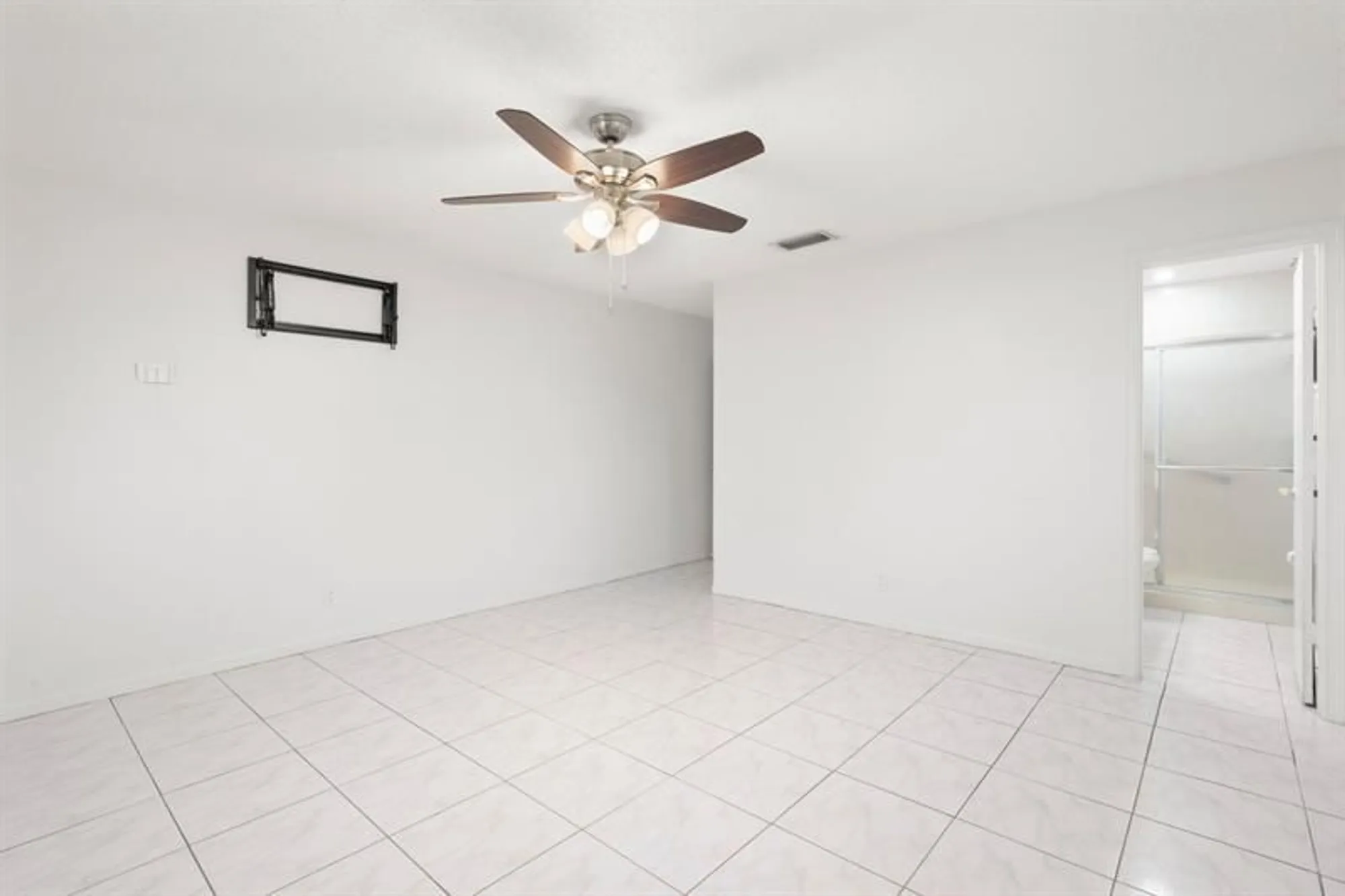 Property Slideshow image 12 of 34 | 1165 nw 67th ave, Margate, FL, 33063