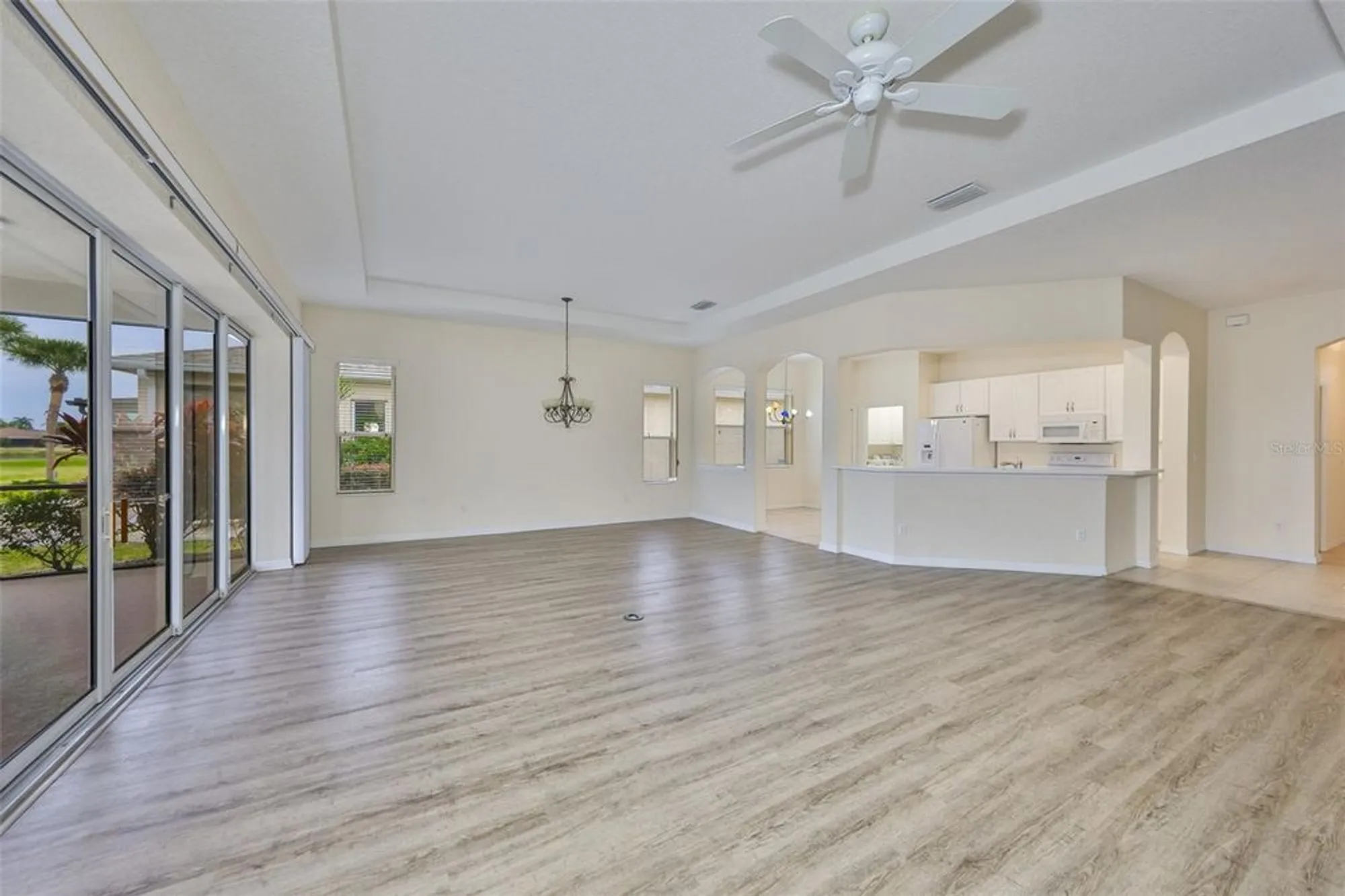 Property Slideshow image 9 of 41 | 1043 regal manor way, Sun City Center, FL, 33573