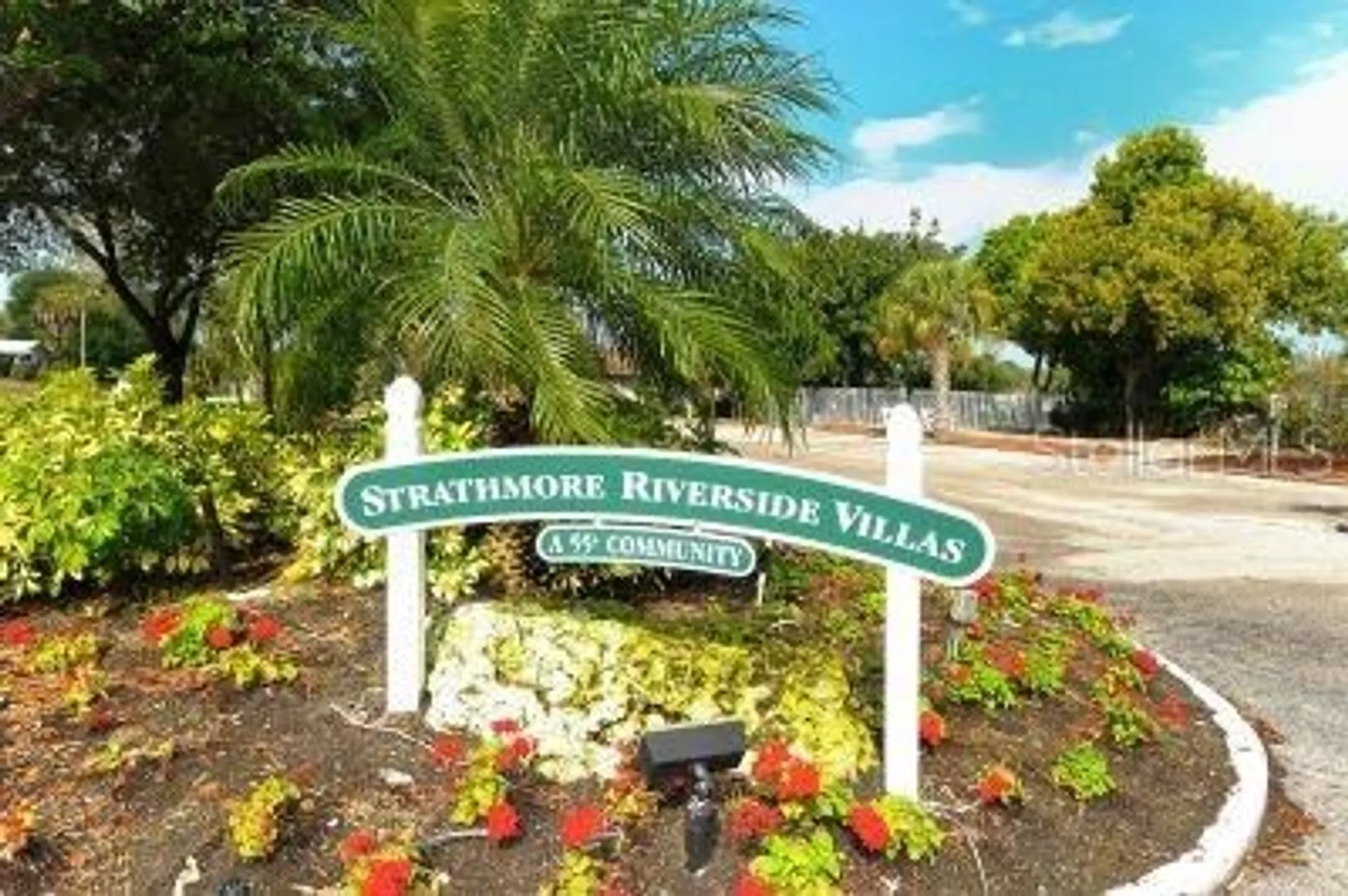 Property Slideshow image 6 of 37 | 2607 riverbluff pkwy # v145, Sarasota, FL, 34231