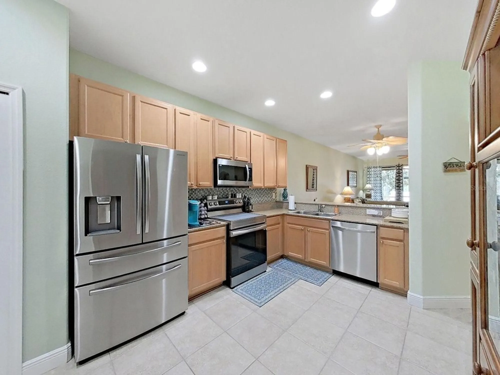 Property Slideshow image 14 of 100 | 303 bluewater falls ct, Apollo Beach, FL, 33572