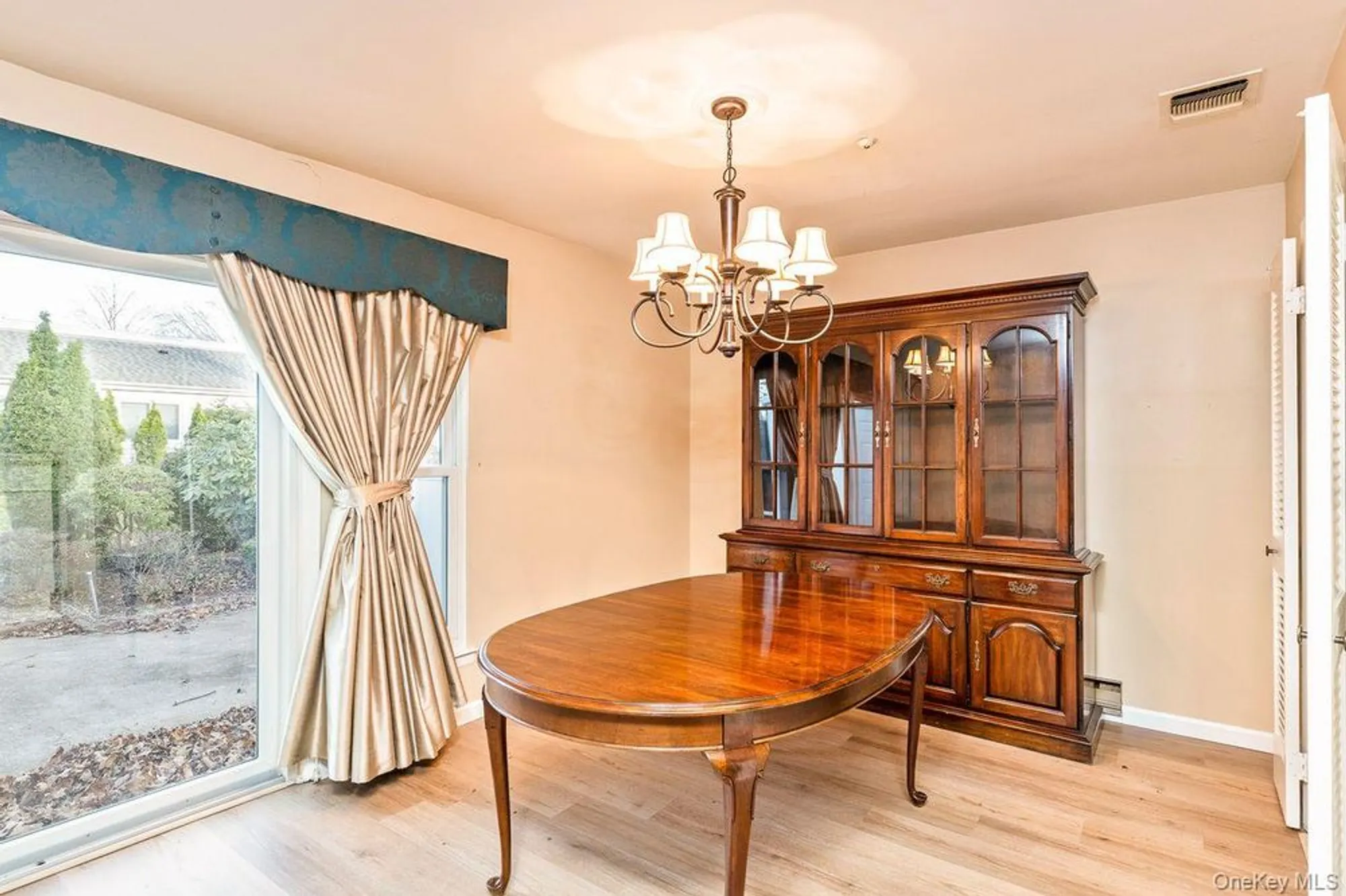 Property Slideshow image 9 of 31 | 705 cabot ct, Saint James, NY, 11780