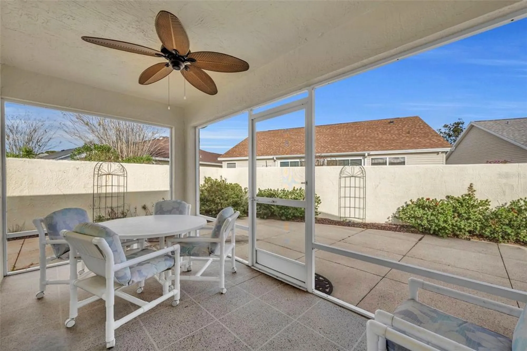 Property Slideshow image 25 of 54 | 1428 almanza dr, Lady Lake, FL, 32159