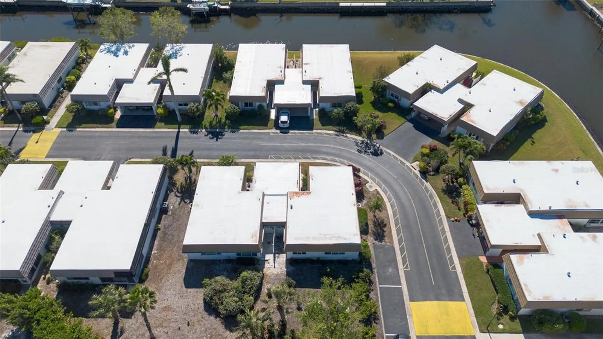 Property Slideshow image 6 of 30 | 2305 riverbluff pkwy # v256, Sarasota, FL, 34231