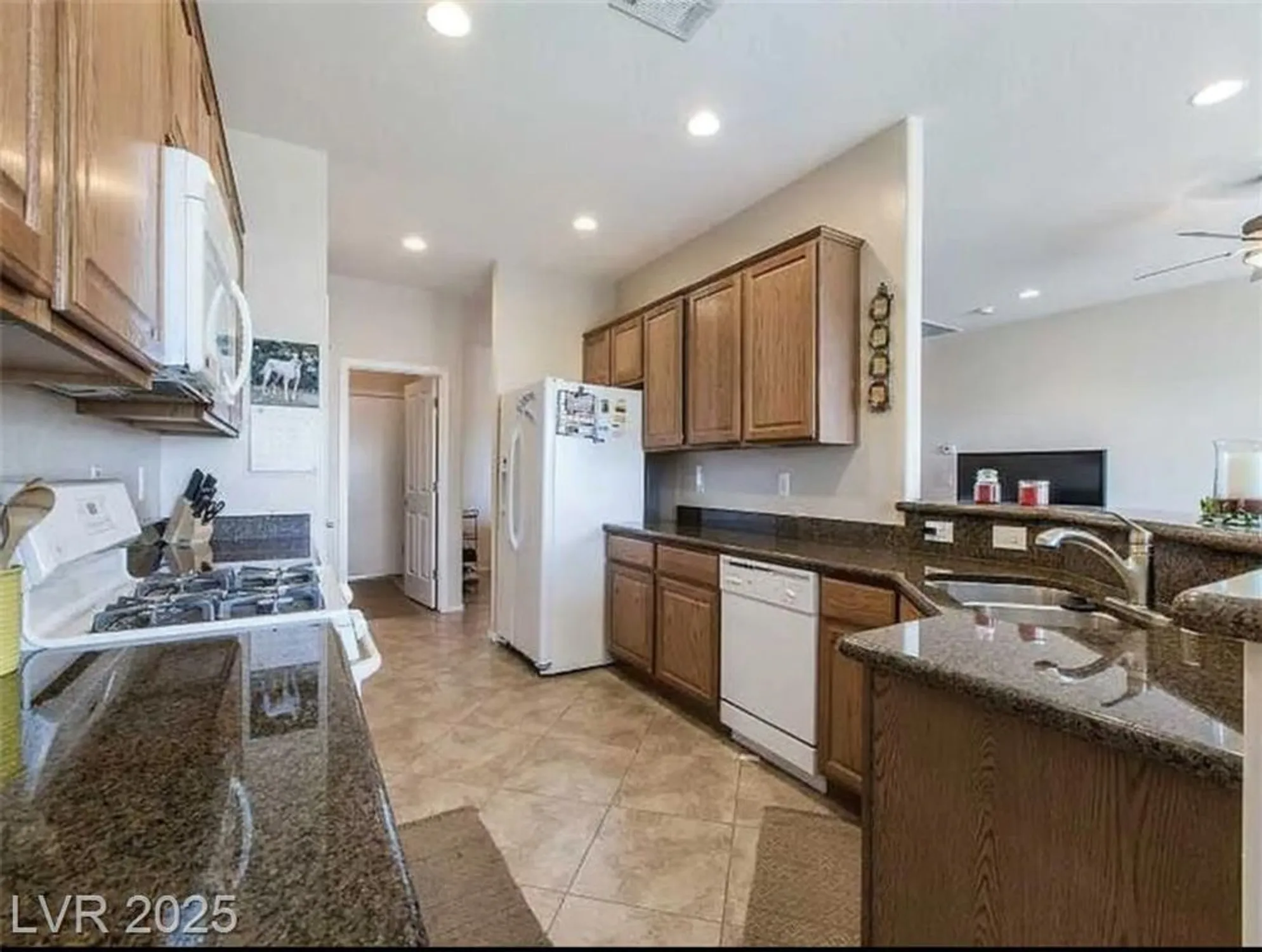 Property Slideshow image 4 of 17 | 2473 luminous stars st, Henderson, NV, 89044