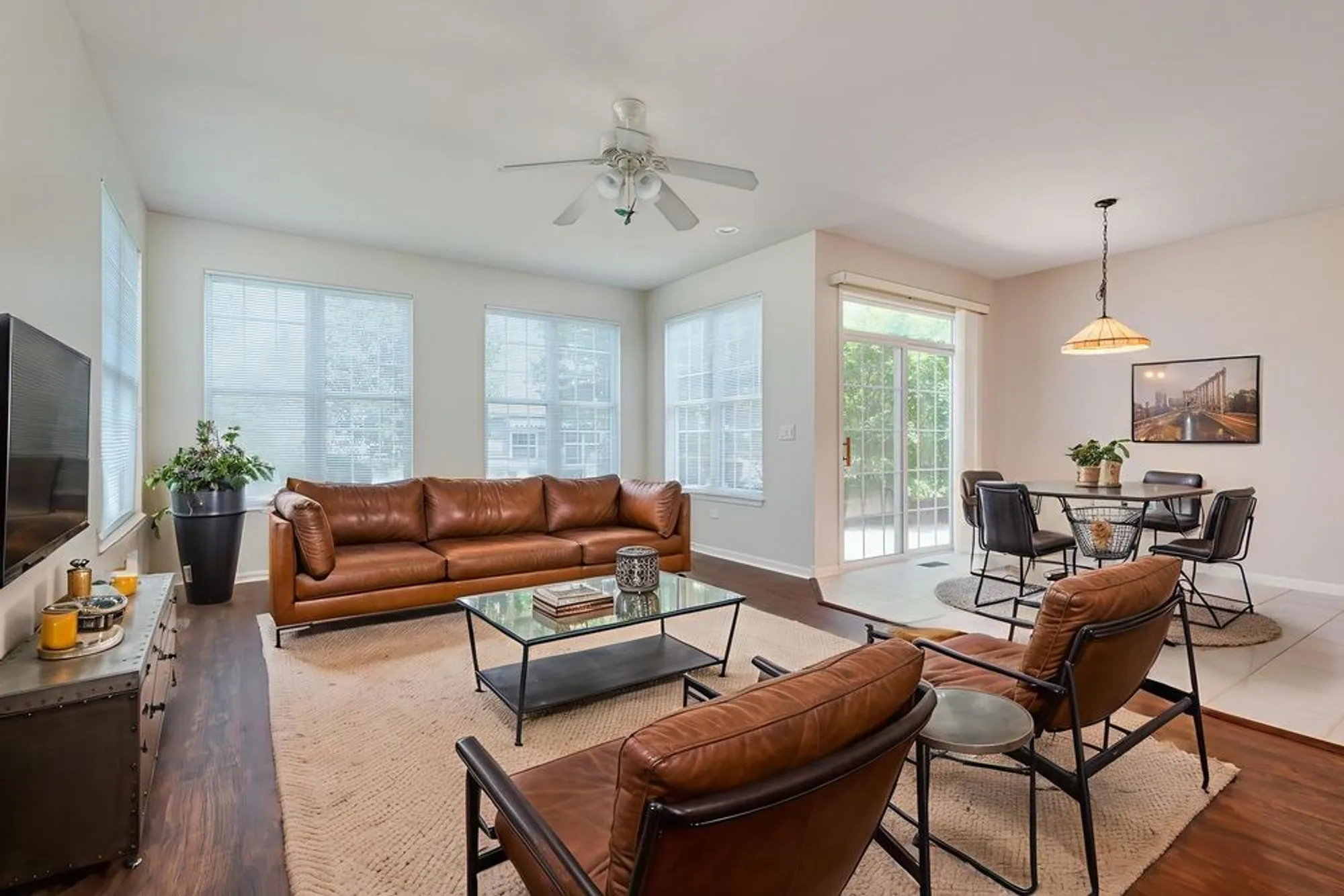 Property Slideshow image 11 of 29 | 16400 grandwood lake dr, Crest Hill, IL, 60403