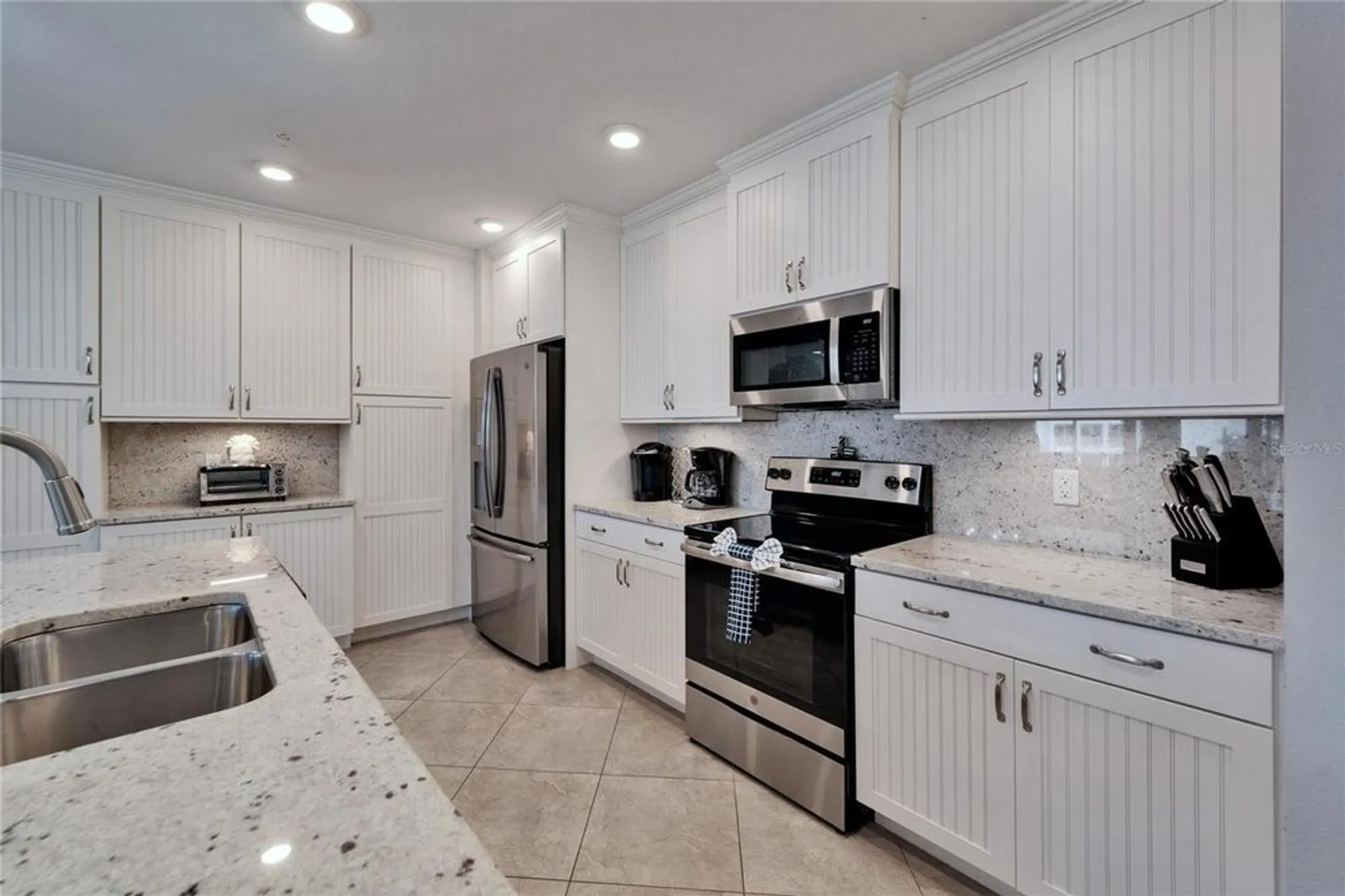 Property Slideshow image 5 of 56 | 379 aruba cir 201, Bradenton, FL, 34209
