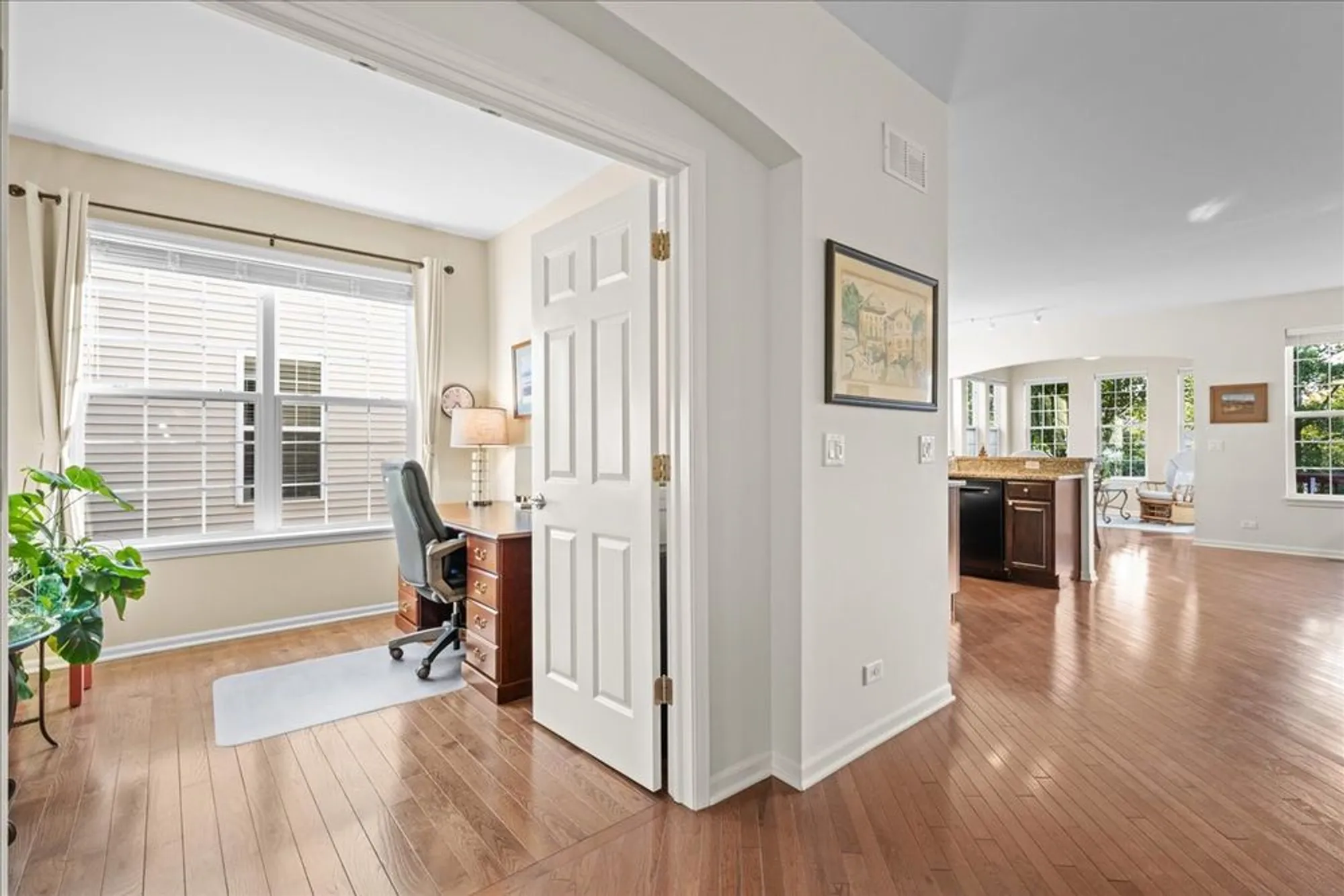 Property Slideshow image 24 of 30 | 1148 drury ln, Aurora, IL, 60502