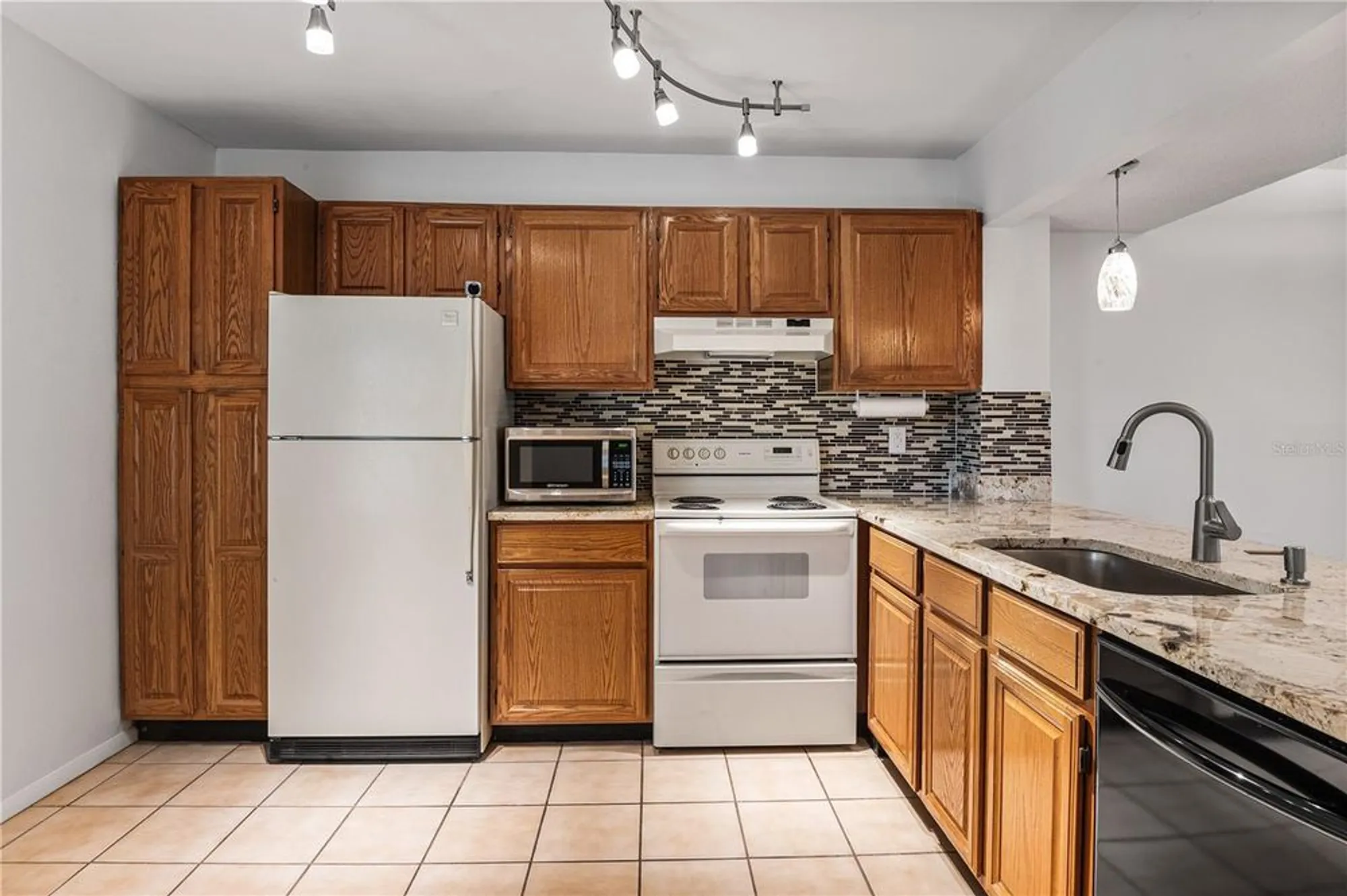 Property Slideshow image 6 of 23 | 14130 rosemary ln apt 4313, Largo, FL, 33774