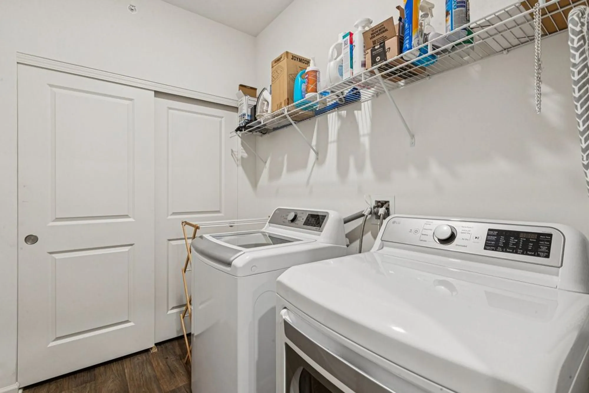 Property Slideshow image 27 of 48 | 952 darwin st, North Aurora, IL, 60542