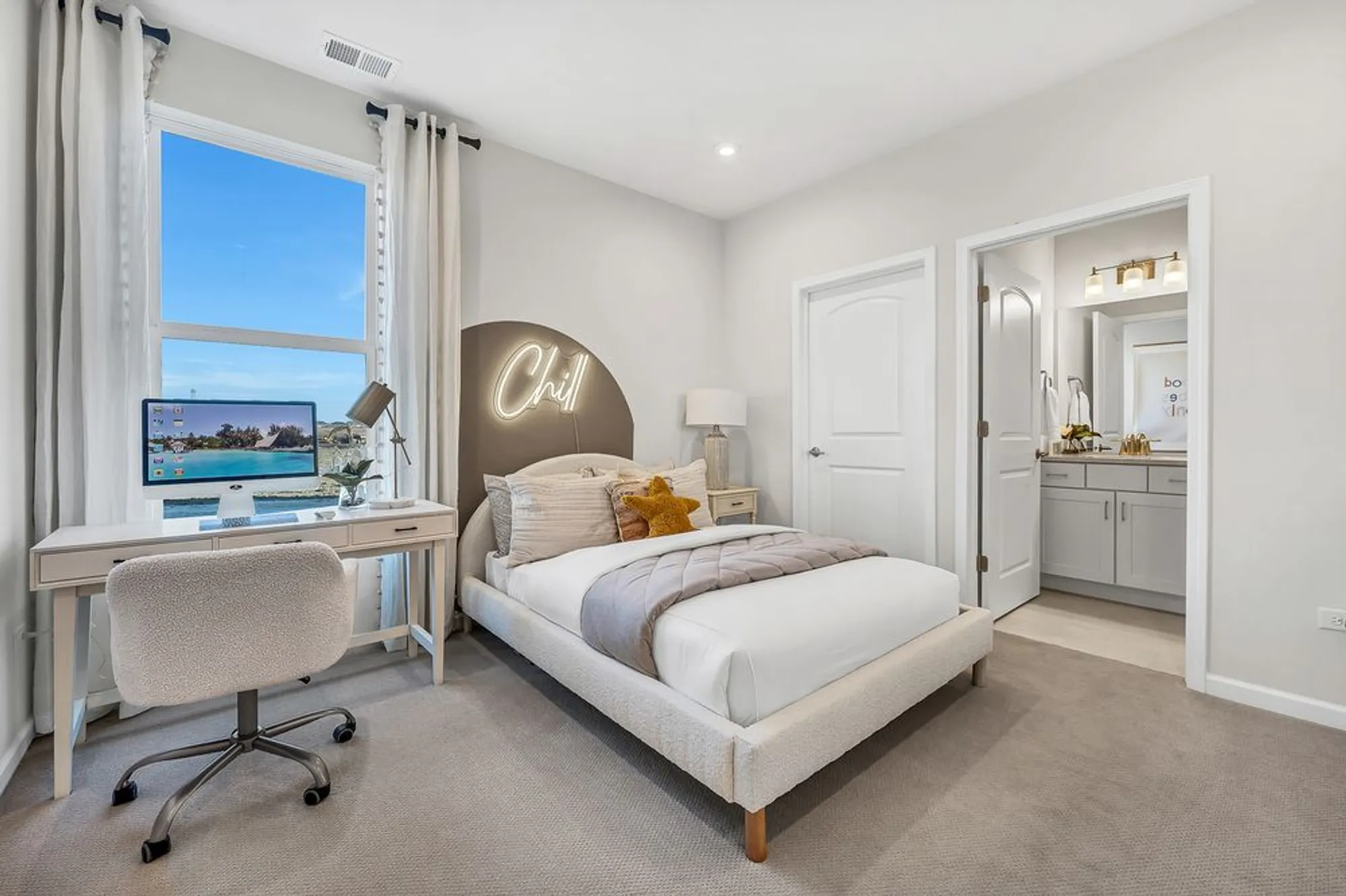 Property Slideshow image 17 of 22 | , Aurora, IL, 60503