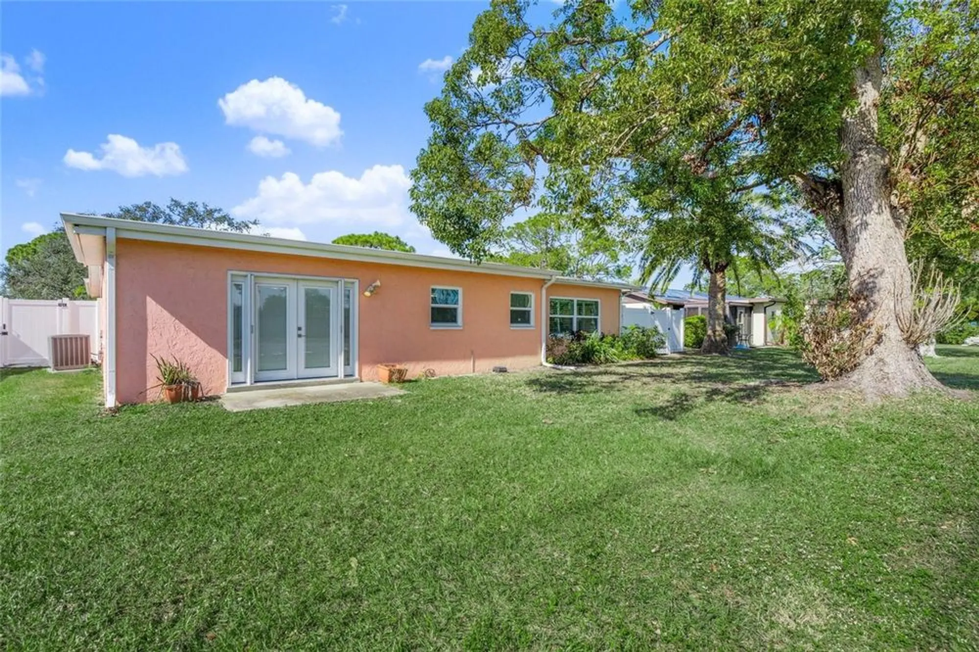 Property Slideshow image 29 of 35 | 6213 green view dr # 127, Sarasota, FL, 34231