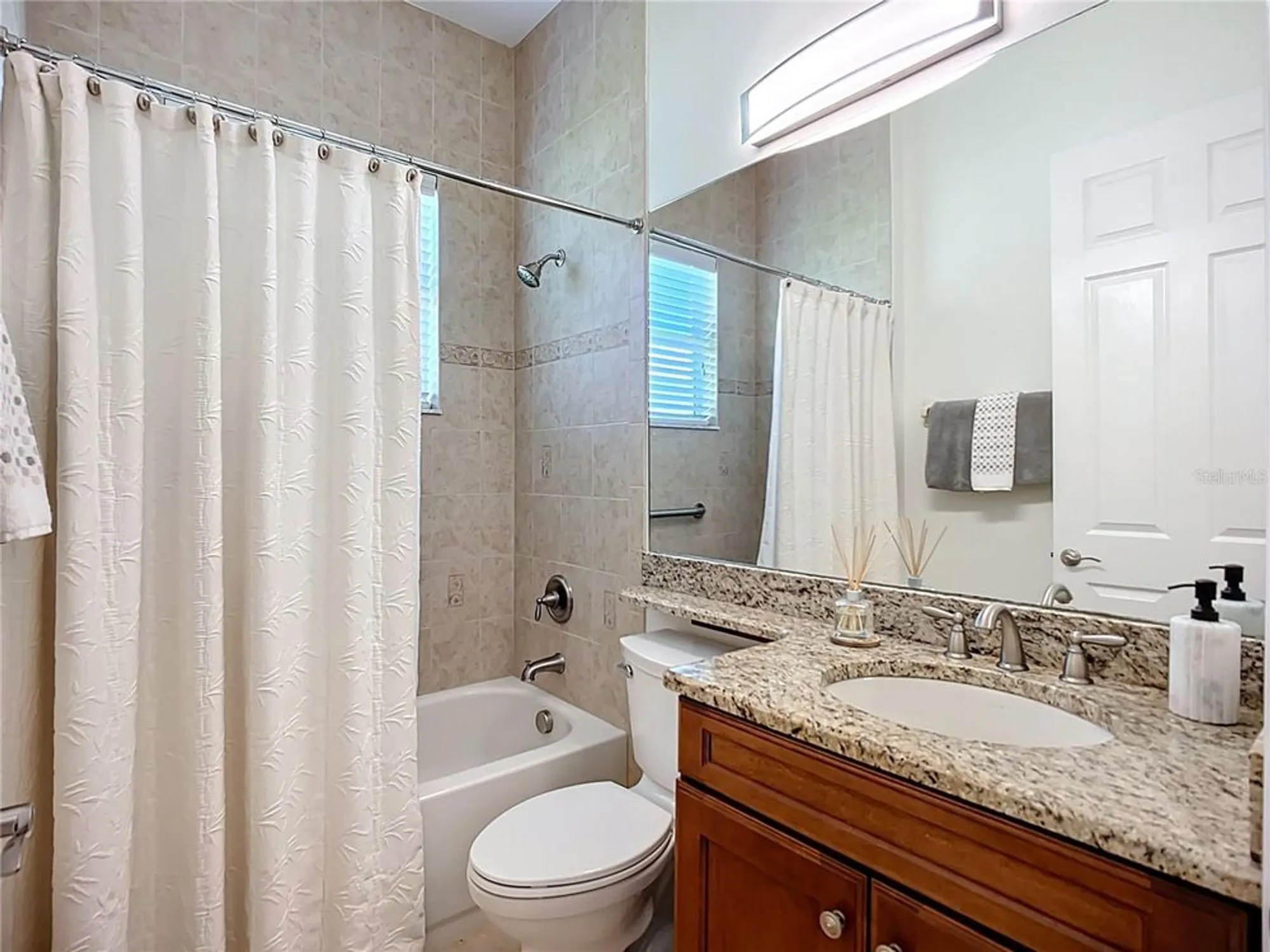 Property Slideshow image 41 of 74 | 16244 diamond bay dr, Wimauma, FL, 33598