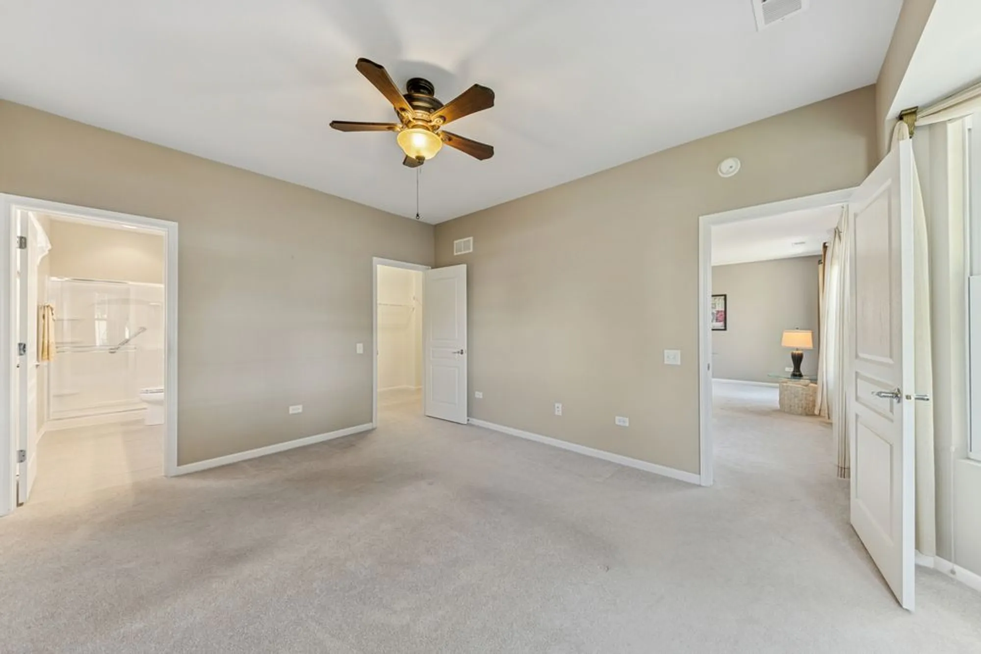 Property Slideshow image 12 of 19 | 2864 edgewater dr, Elgin, IL, 60124
