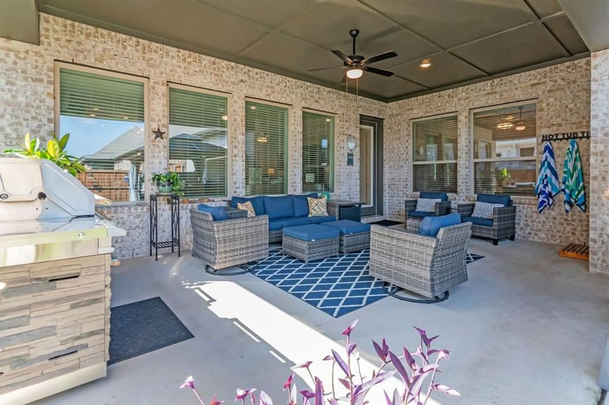 Property Slideshow image 28 of 39 | 4818 emerald grv, Arlington, TX, 76005