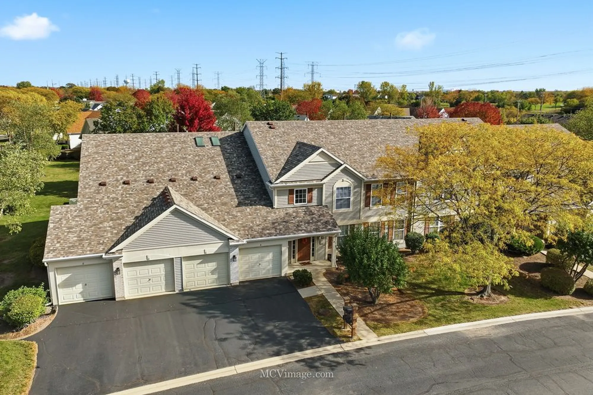 Property Slideshow image 2 of 27 | 13841 s bristlecone ln a, Plainfield, IL, 60544