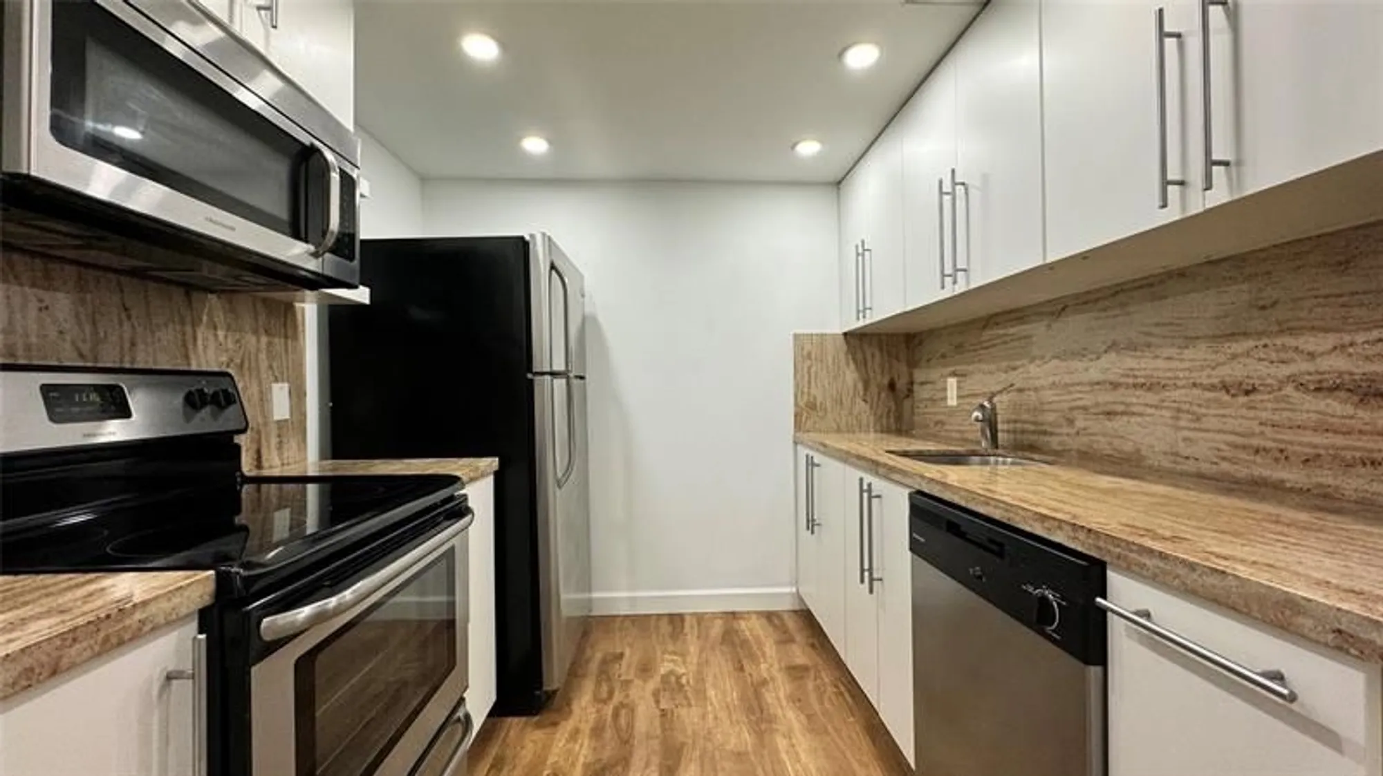 Property Slideshow image 8 of 26 | 300 sw 134th way apt 304e, Pembroke Pines, FL, 33027