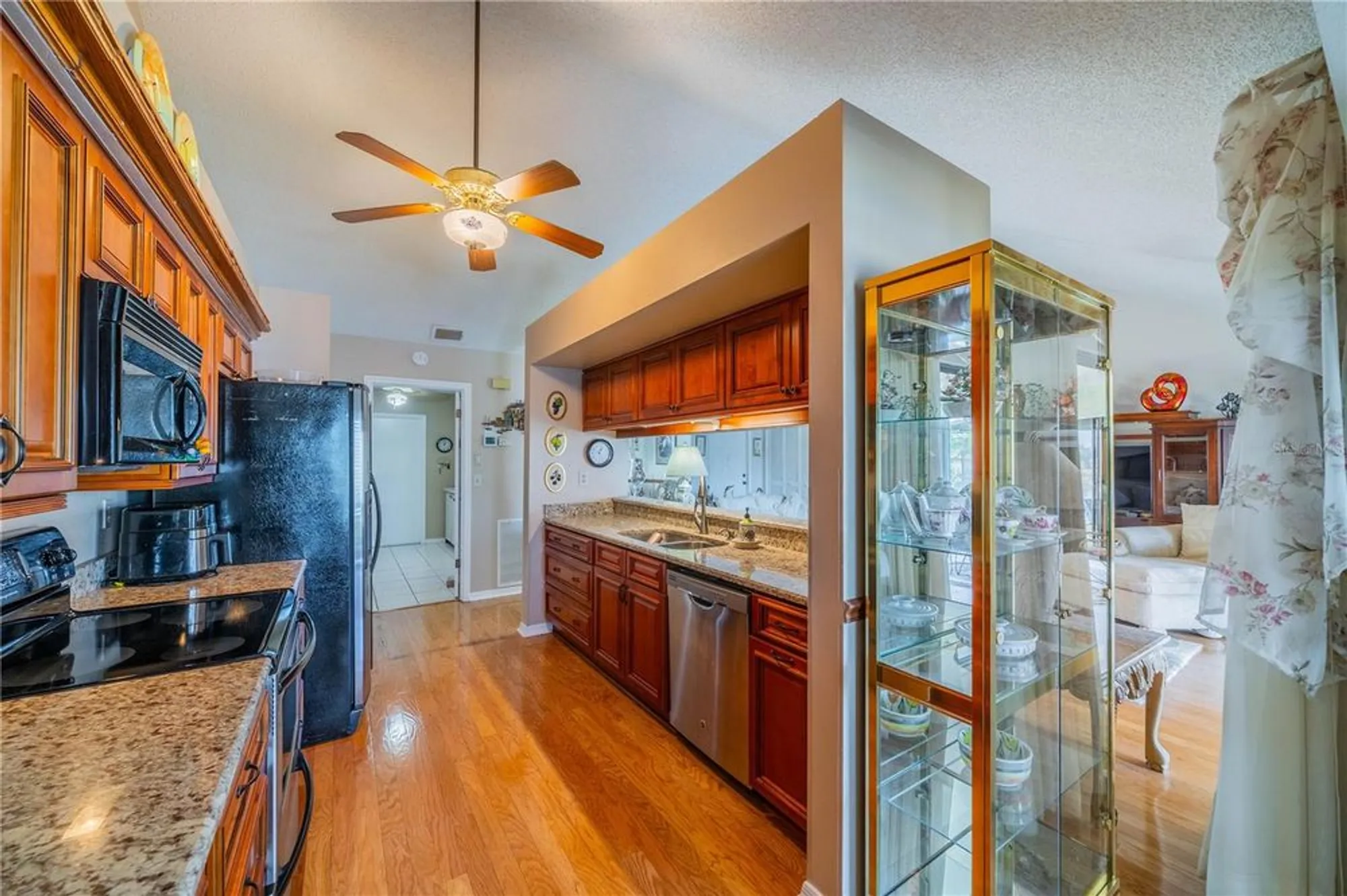 Property Slideshow image 12 of 37 | 1723 wolf laurel dr, Sun City Center, FL, 33573