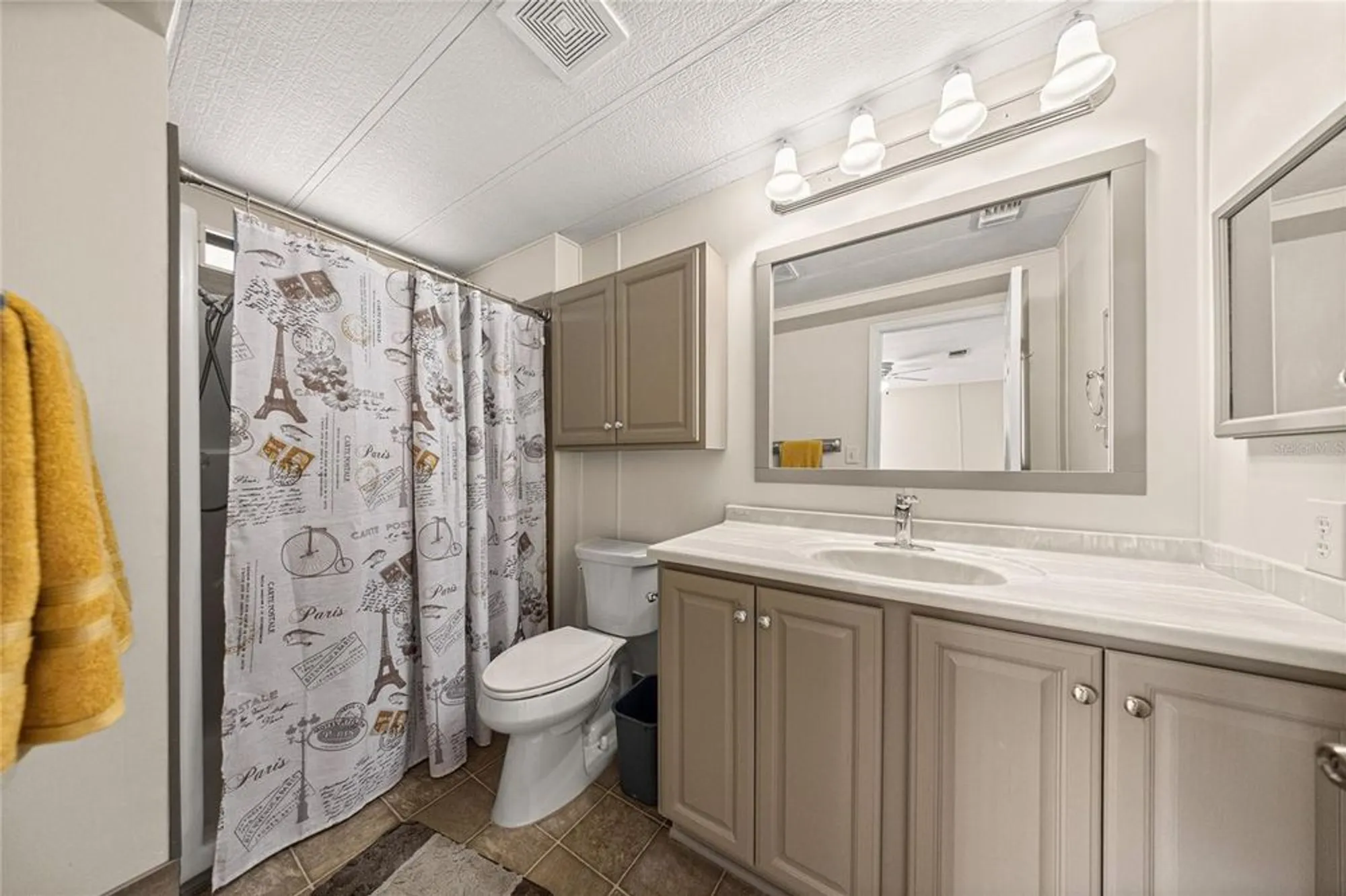 Property Slideshow image 16 of 31 | 712 devon dr, Lady Lake, FL, 32159