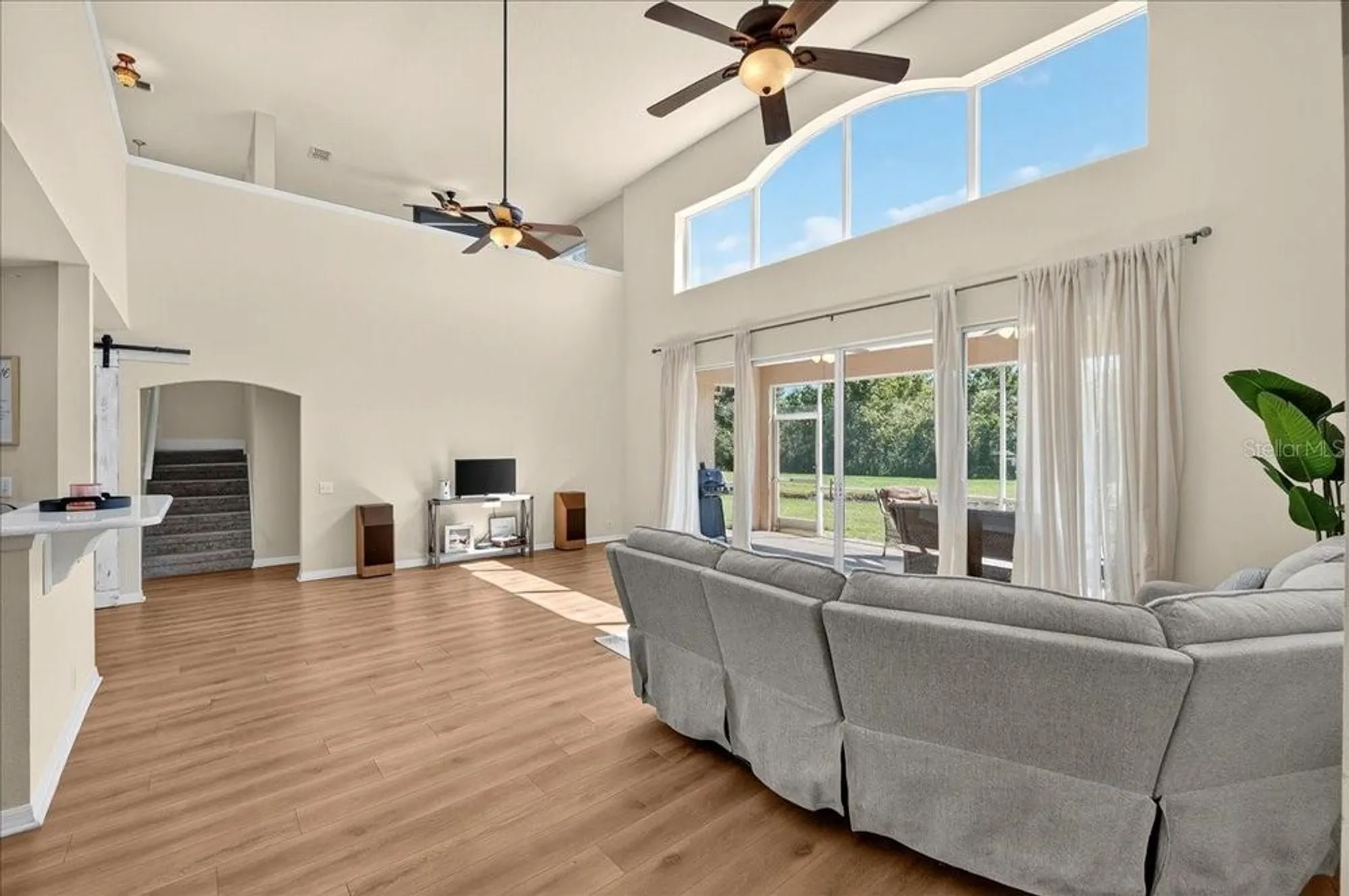 Property Slideshow image 4 of 50 | 4048 windchime ln, Lakeland, FL, 33811