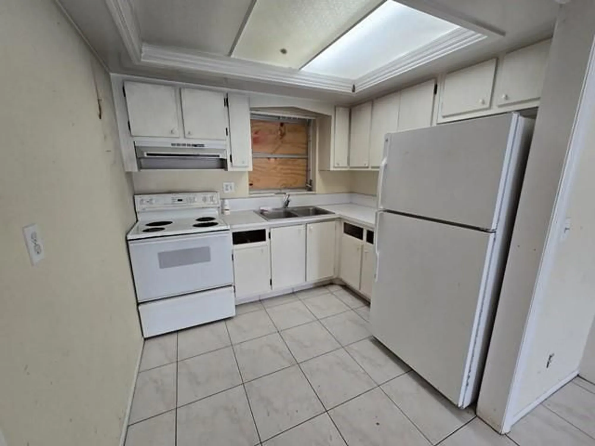 Property Slideshow image 5 of 30 | 2950 crosley dr i, West Palm Beach, FL, 33415