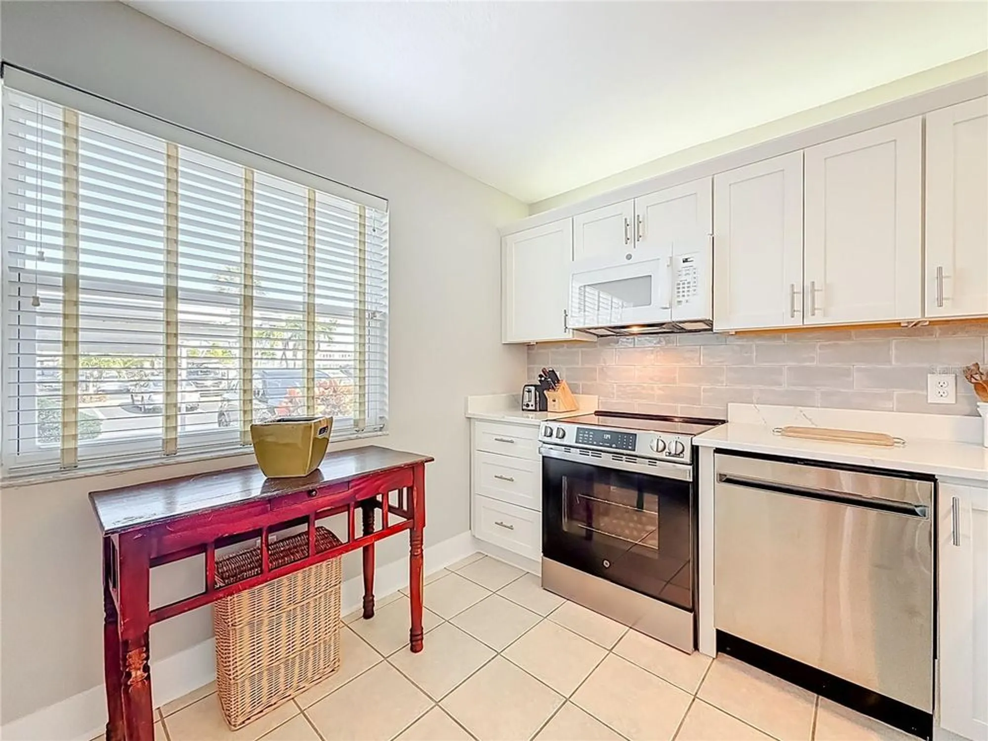 Property Slideshow image 14 of 65 | 7930 sun island dr 111, South Pasadena, FL, 33707