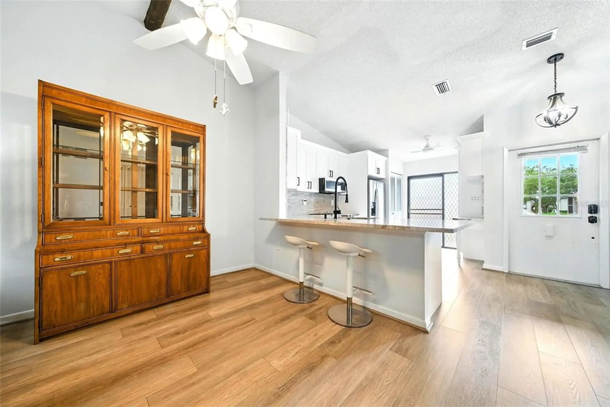 Property Slideshow image 15 of 44 | 1725 pine ridge way e, Palm Harbor, FL, 34684