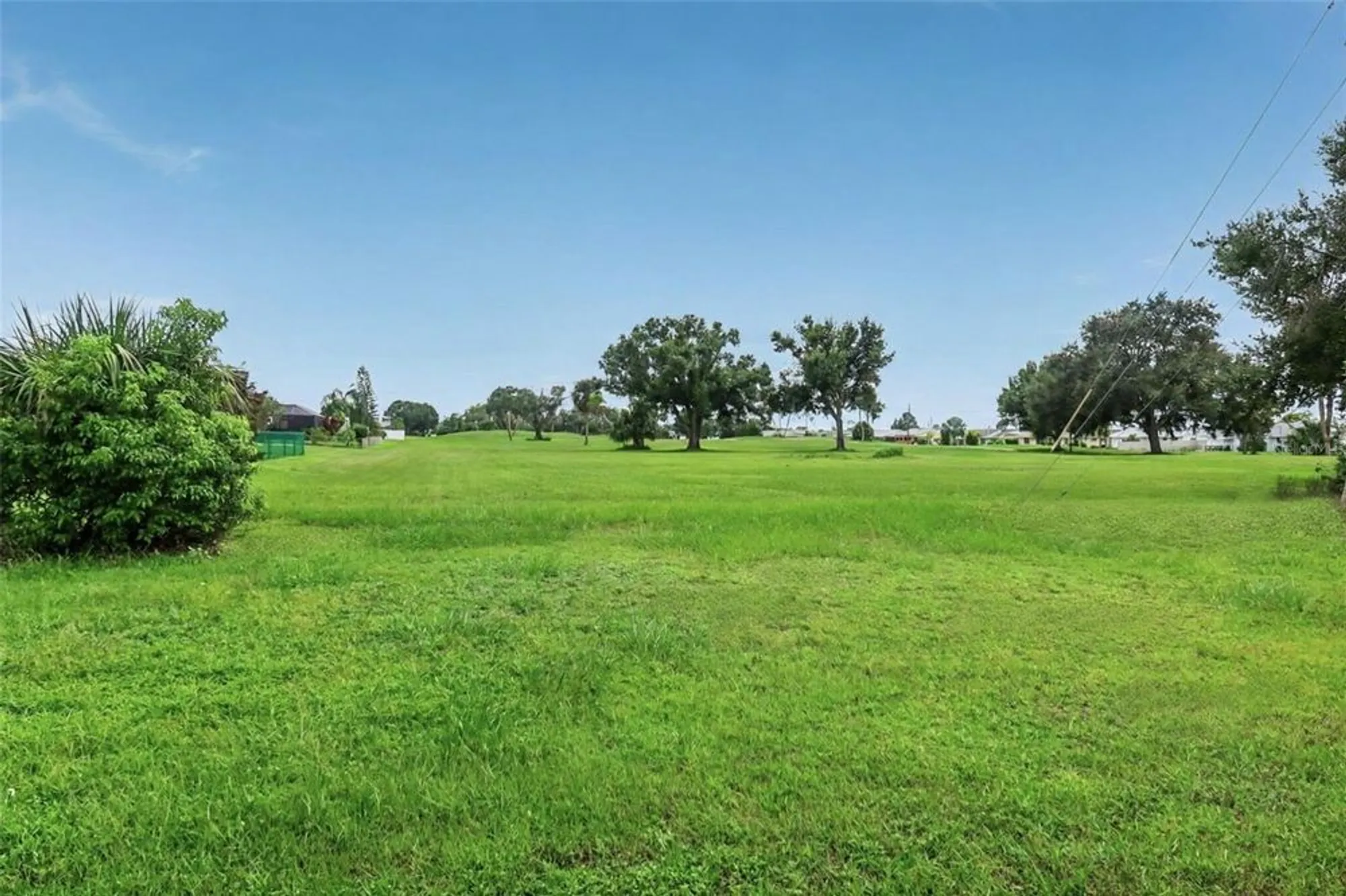 Property Slideshow image 10 of 24 | 604 ojai ave, Sun City Center, FL, 33573