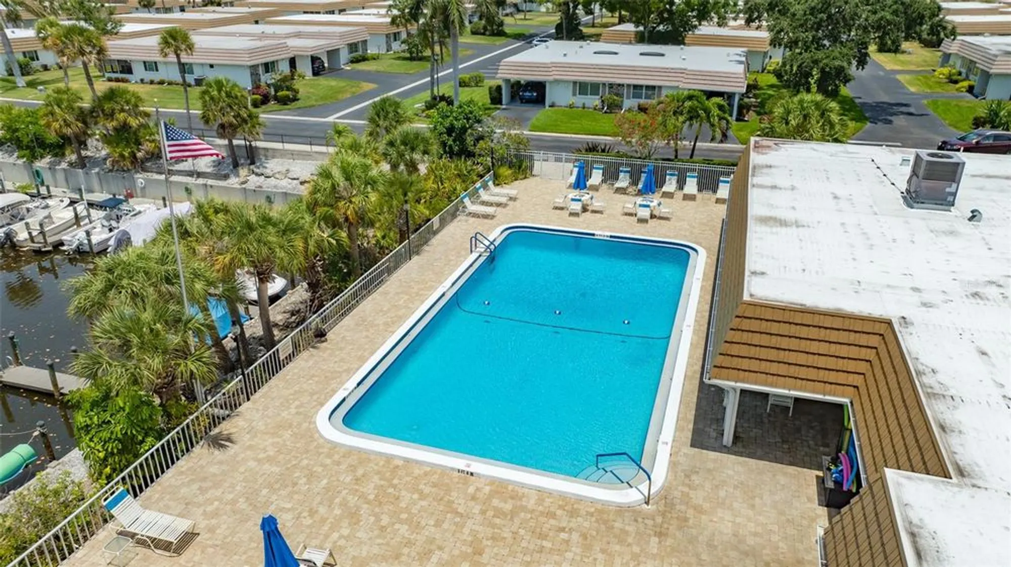 Property Slideshow image 76 of 86 | 2016 riverbluff pkwy v328, Sarasota, FL, 34231