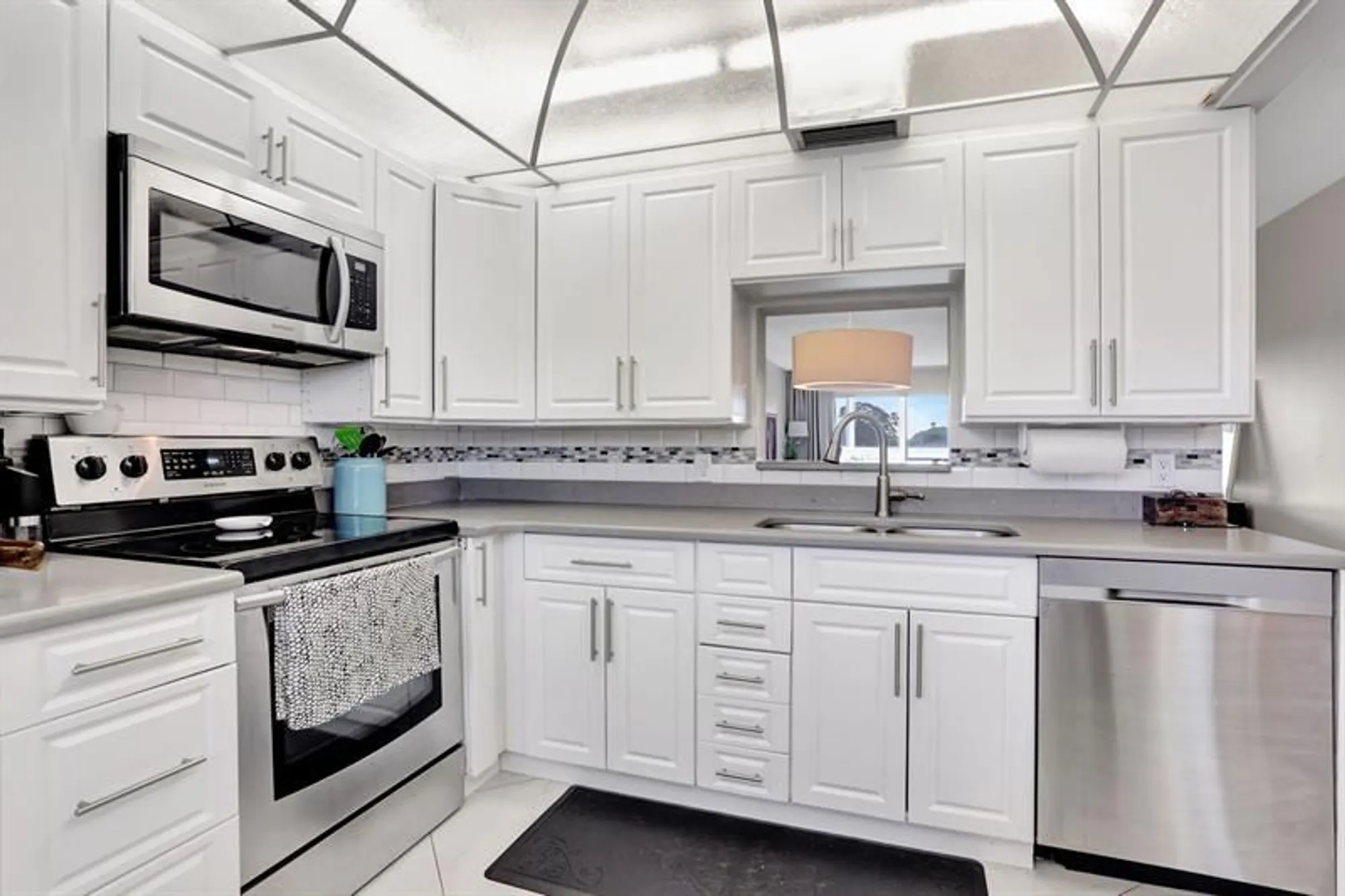 Property Slideshow image 5 of 67 | 2802 victoria way e2, Coconut Creek, FL, 33066