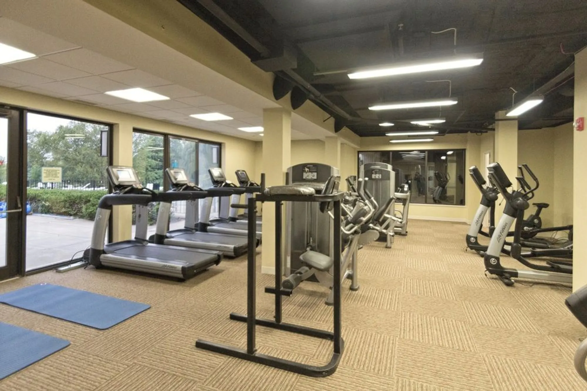 Property Slideshow image 34 of 53 | 668 shoreline rd, Lake Barrington, IL, 60010