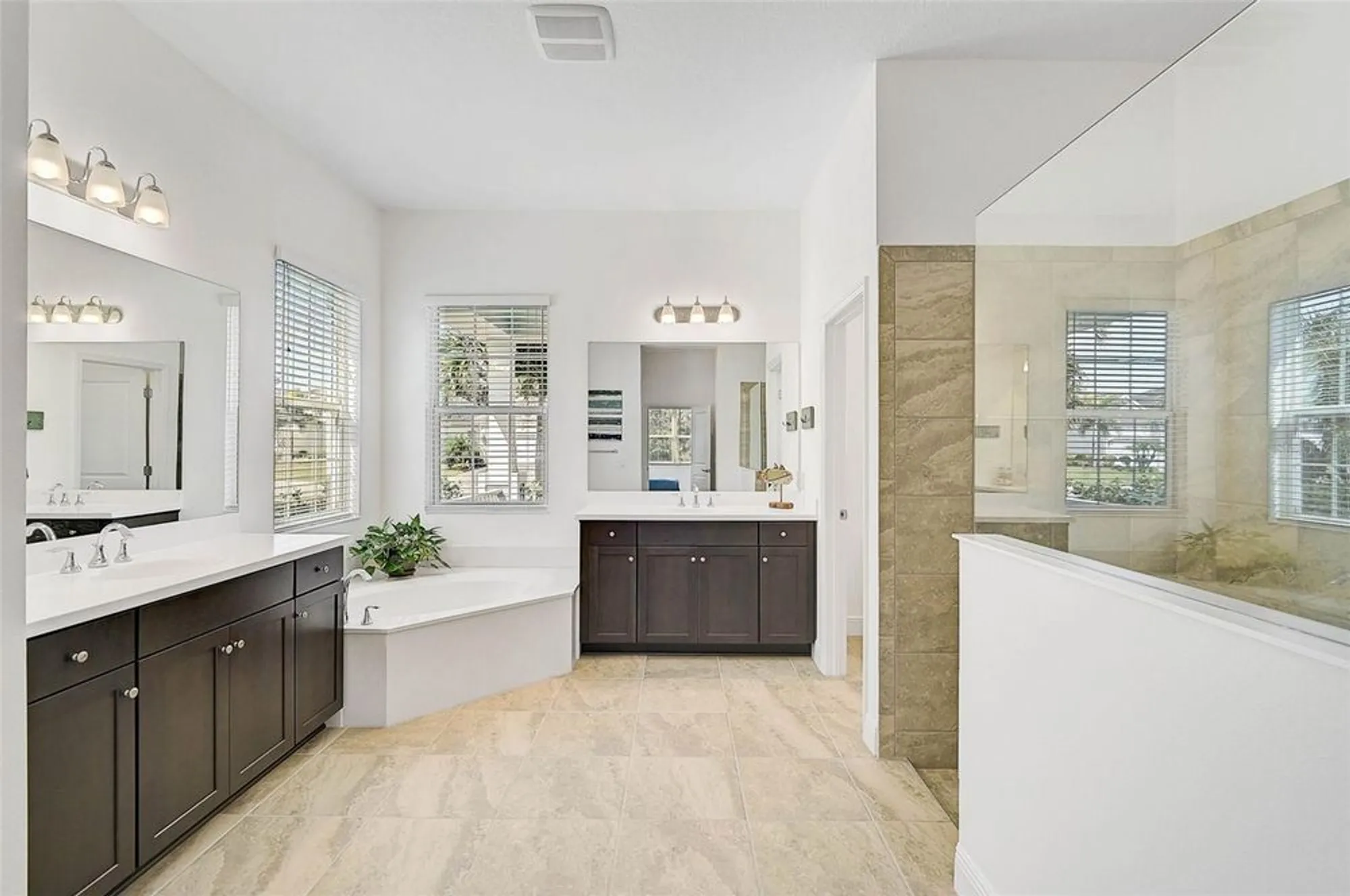 Property Slideshow image 15 of 47 | 12353 auburndale ct, Venice, FL, 34293