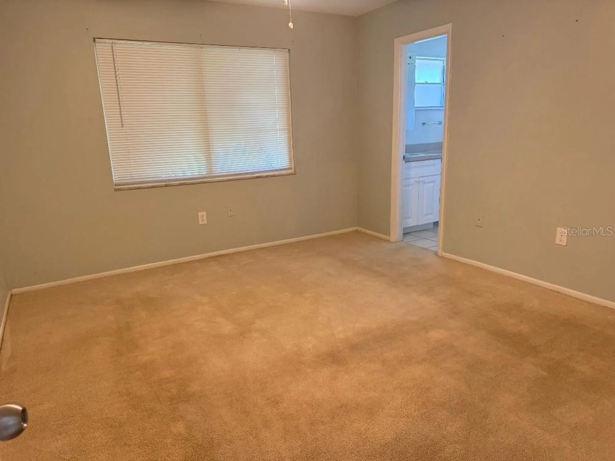 Property Slideshow image 9 of 26 | 5531 riverbluff cir # v9, Sarasota, FL, 34231