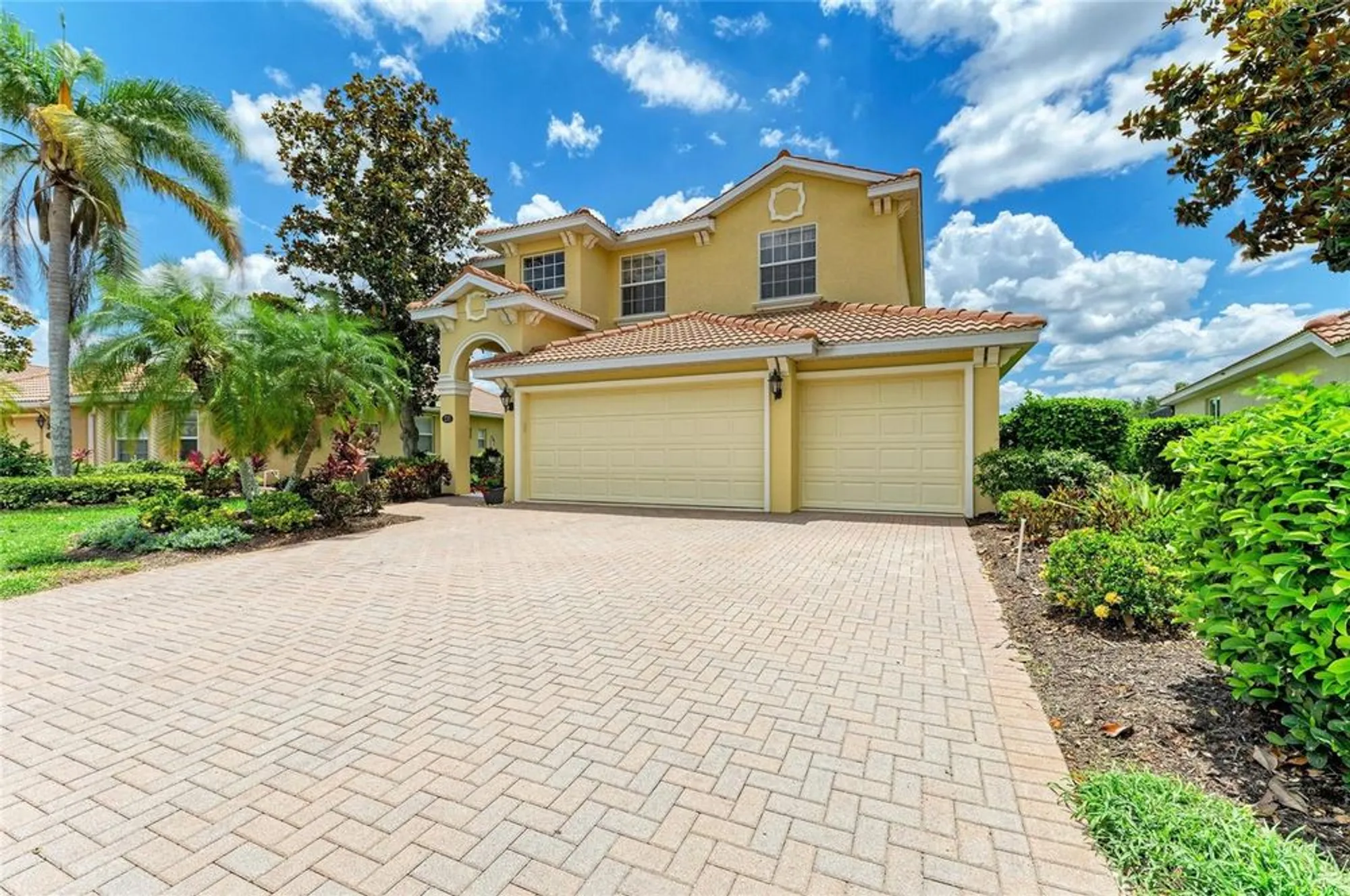 Property Slideshow image 16 of 89 | 235 river enclave ct, Bradenton, FL, 34212