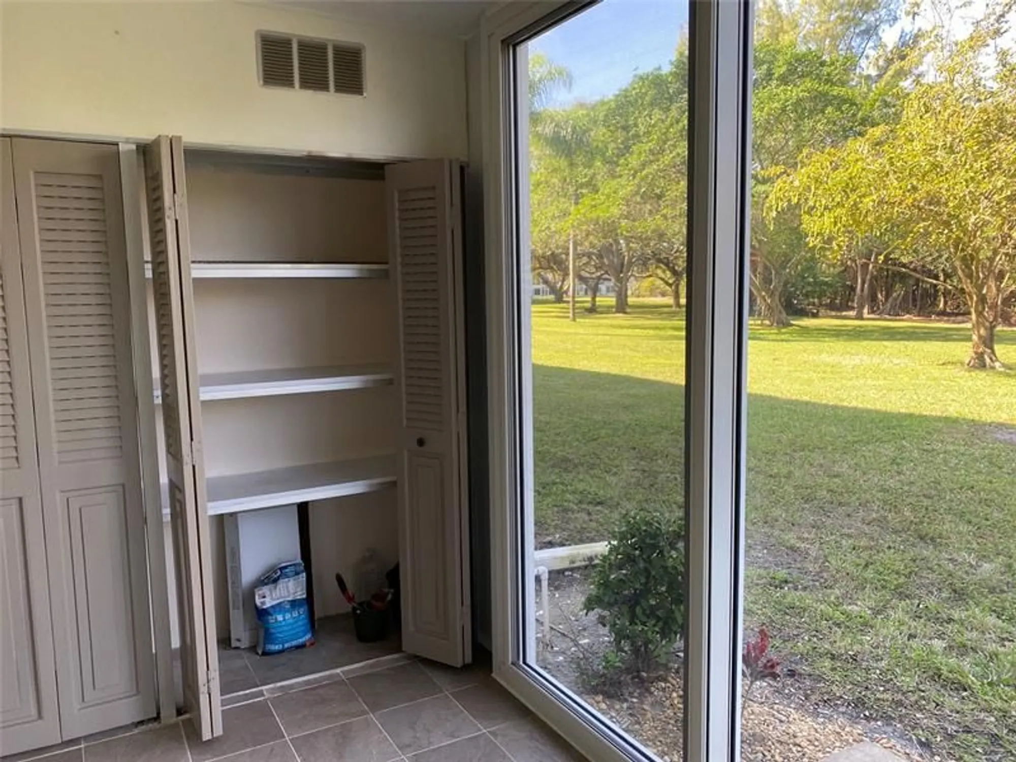 Property Slideshow image 38 of 69 | 1060 oakridge f # 1060, Deerfield Beach, FL, 33442