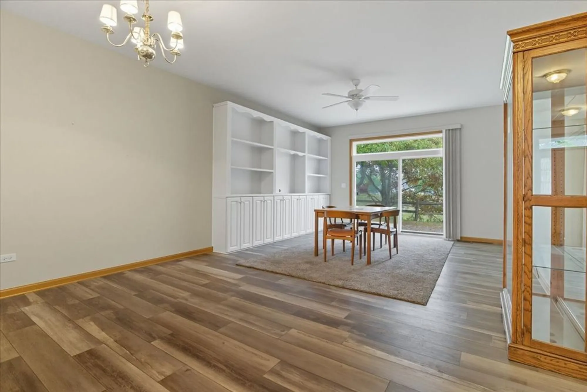 Property Slideshow image 11 of 25 | 2346 ashbrook ln, Grayslake, IL, 60030