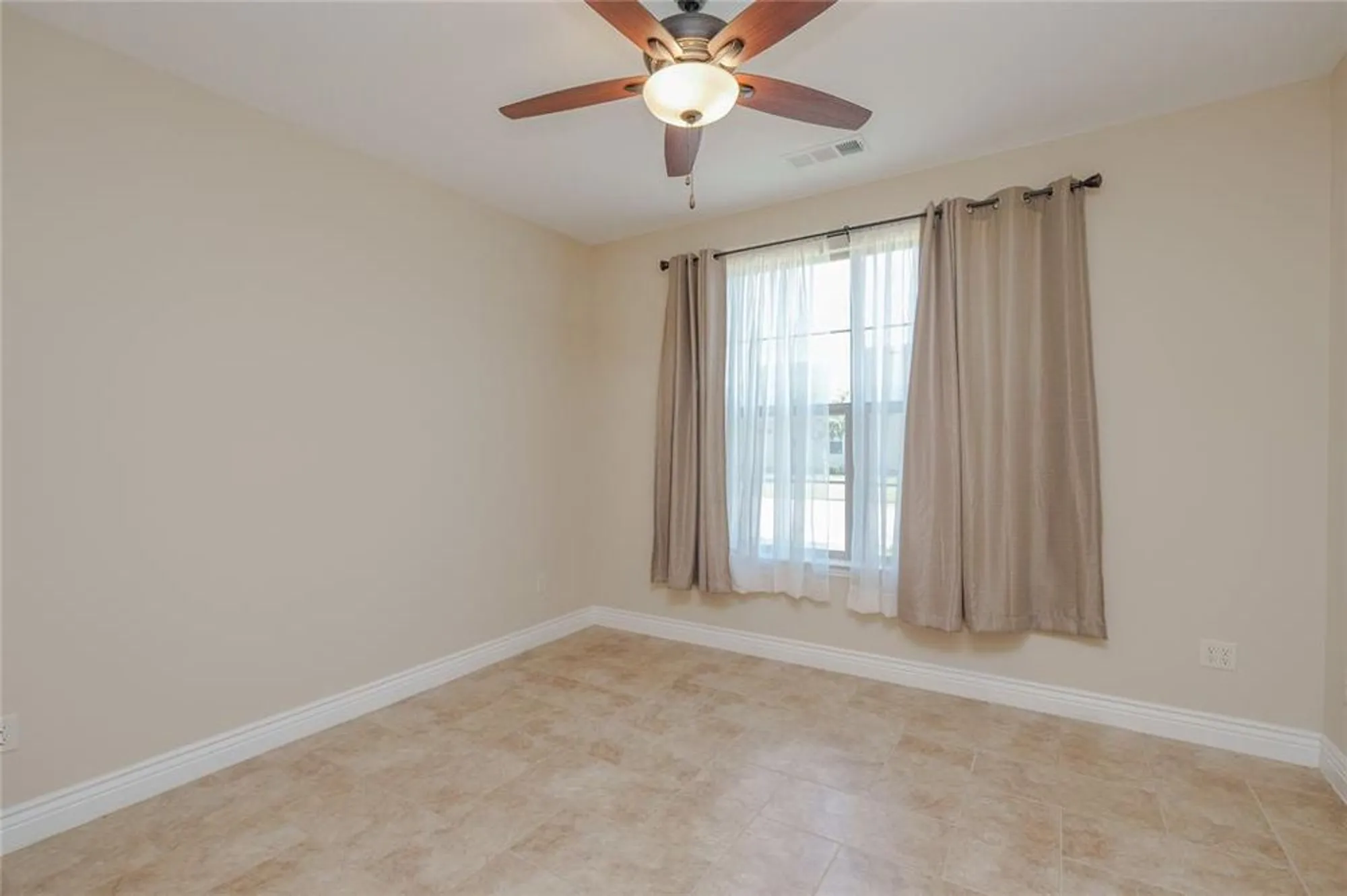 Property Slideshow image 23 of 36 | 12813 pumice ln, Denton, TX, 76207