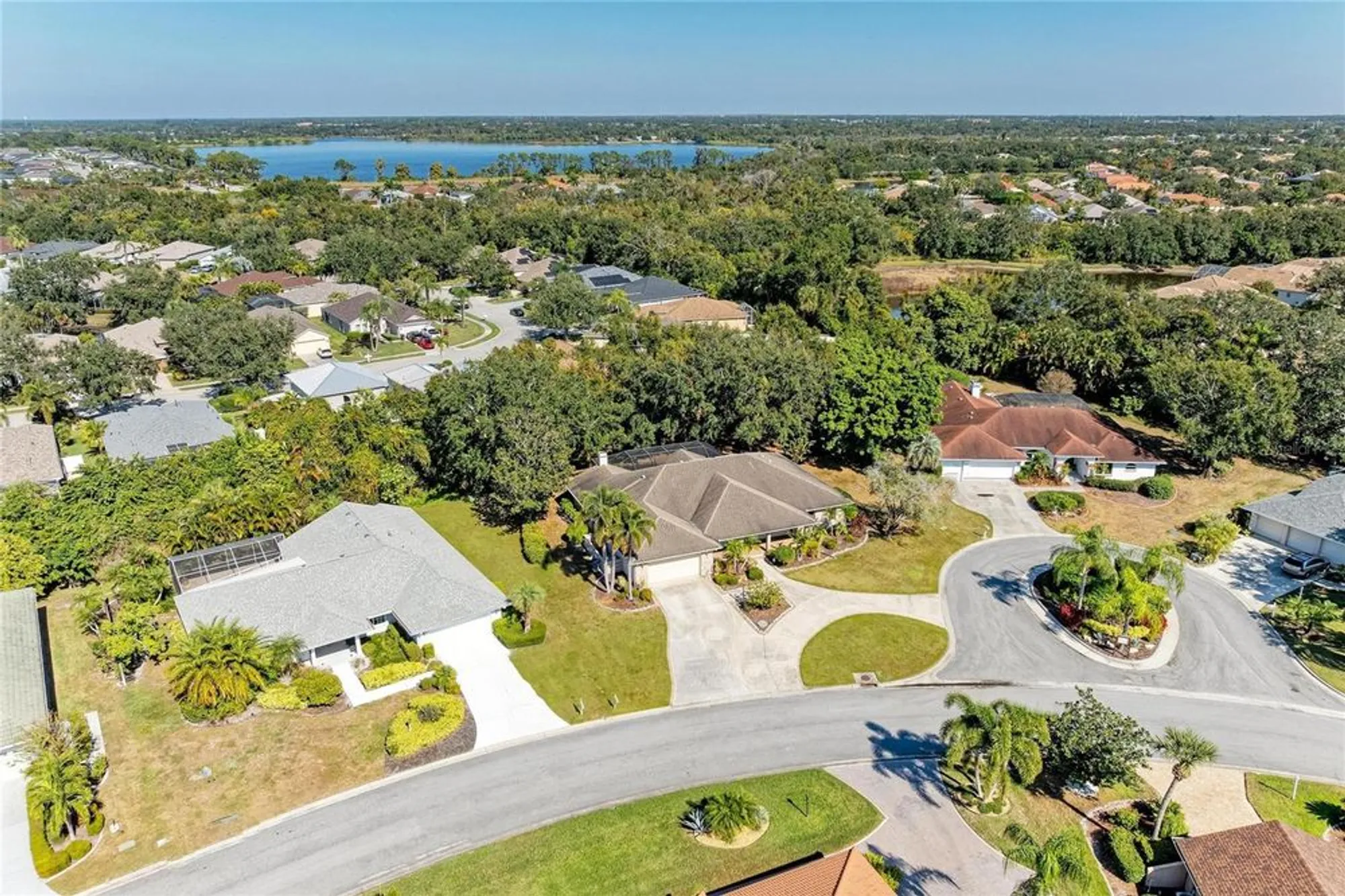 Property Slideshow image 3 of 83 | 5668 country lakes dr, Sarasota, FL, 34243