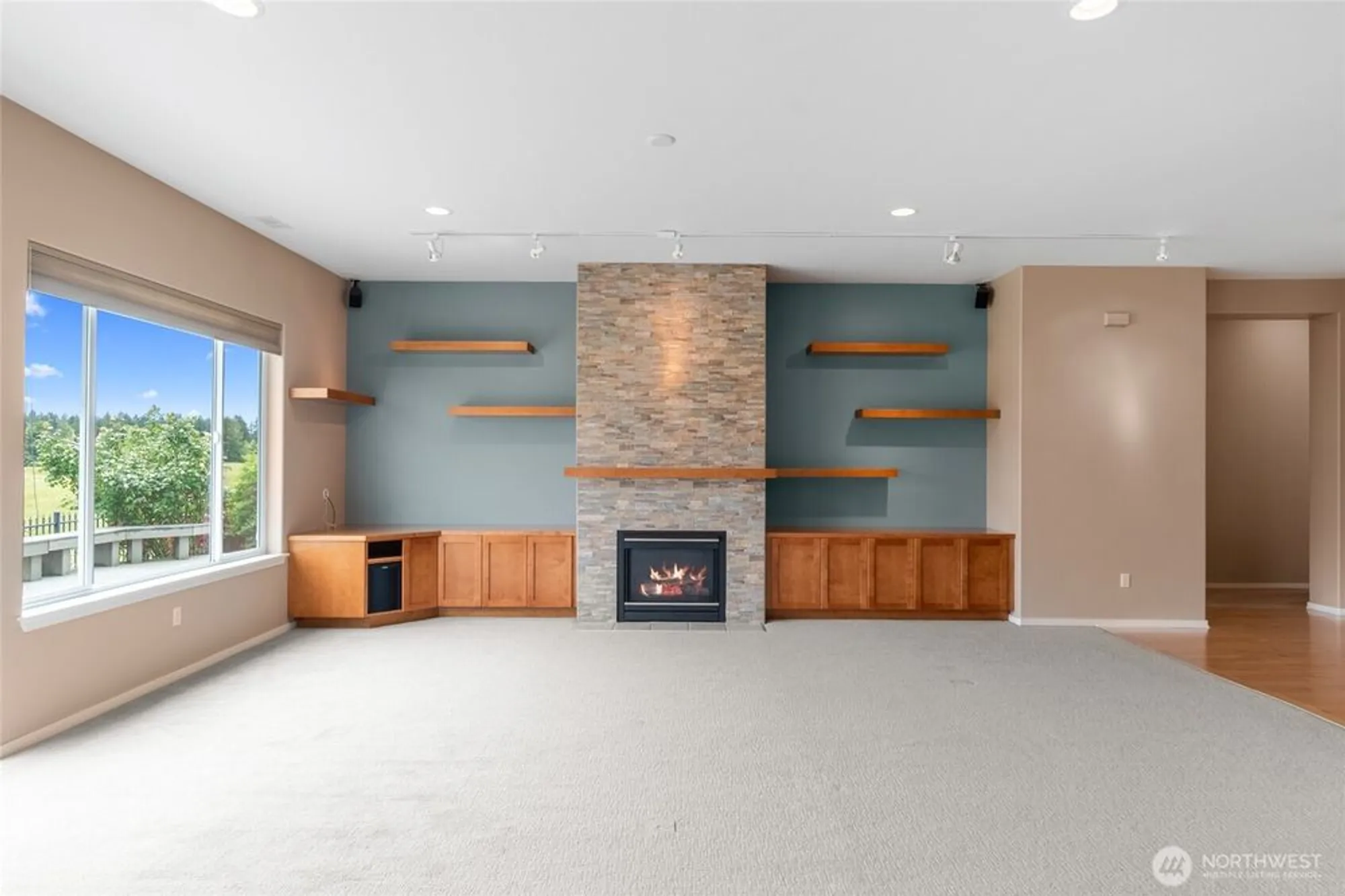 Property Slideshow image 9 of 40 | 4420 vashon dr, Lacey, WA, 98516