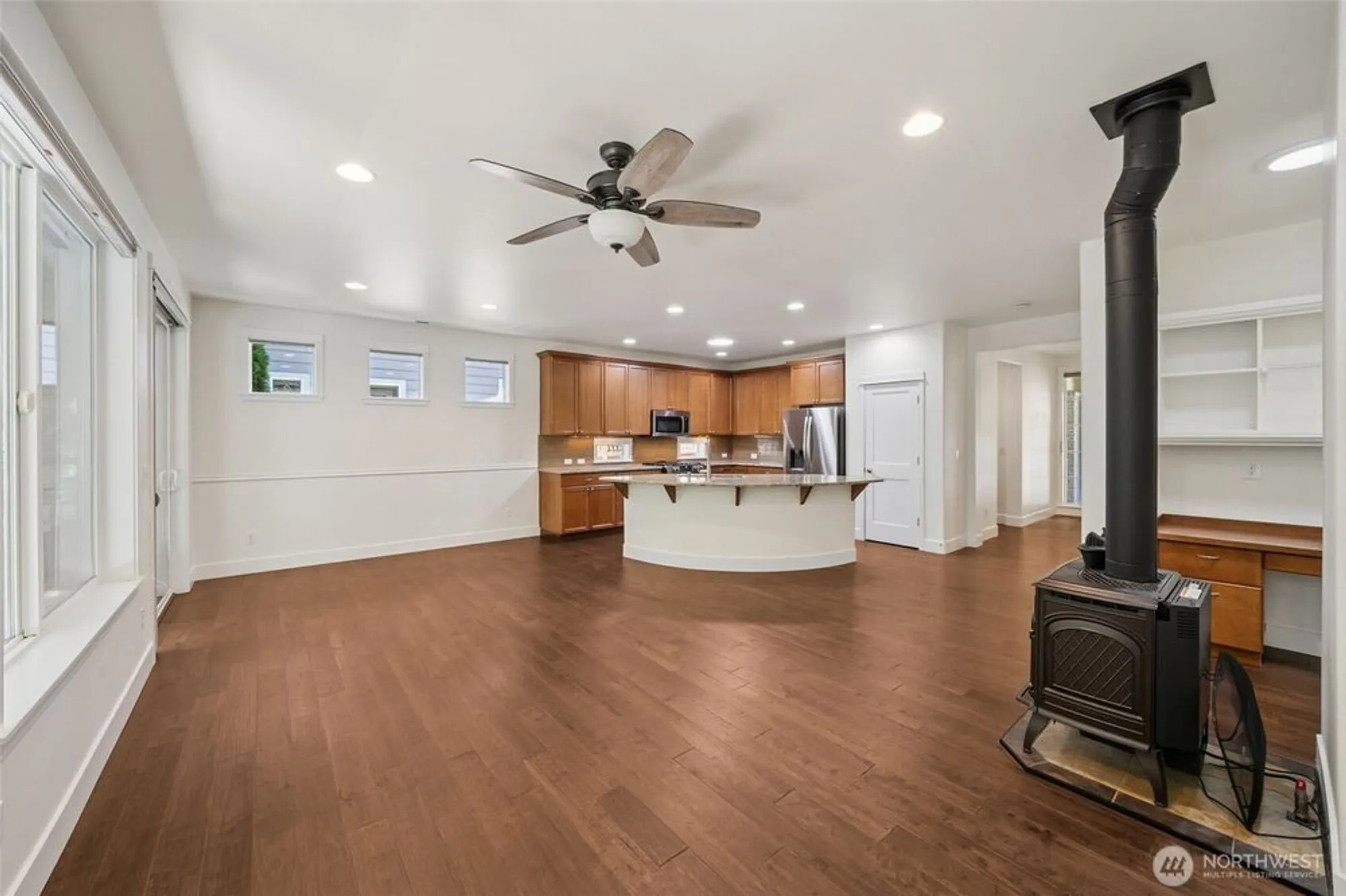 Property Slideshow image 10 of 35 | 14714 knoll park ct, Bonney Lake, WA, 98391