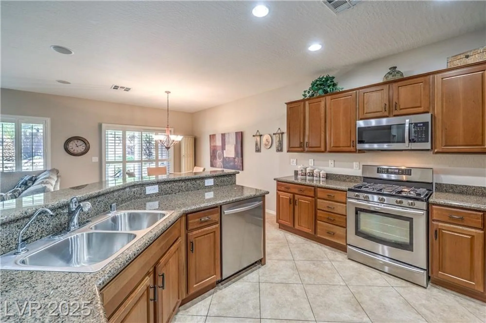 Property Slideshow image 10 of 44 | 7617 fieldfare dr, North Las Vegas, NV, 89084