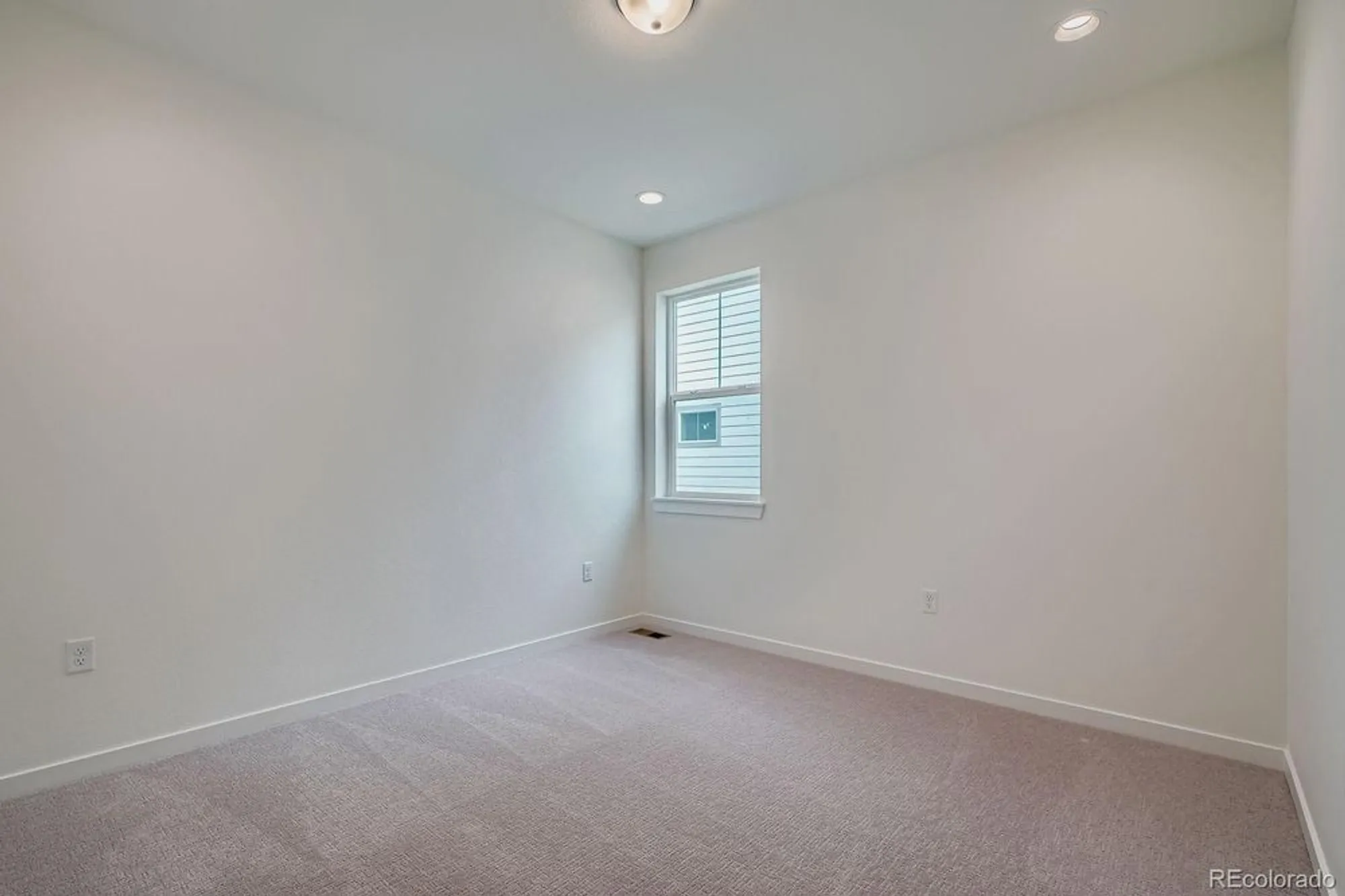 Property Slideshow image 21 of 28 | 8925 s riviera way, Aurora, CO, 80016