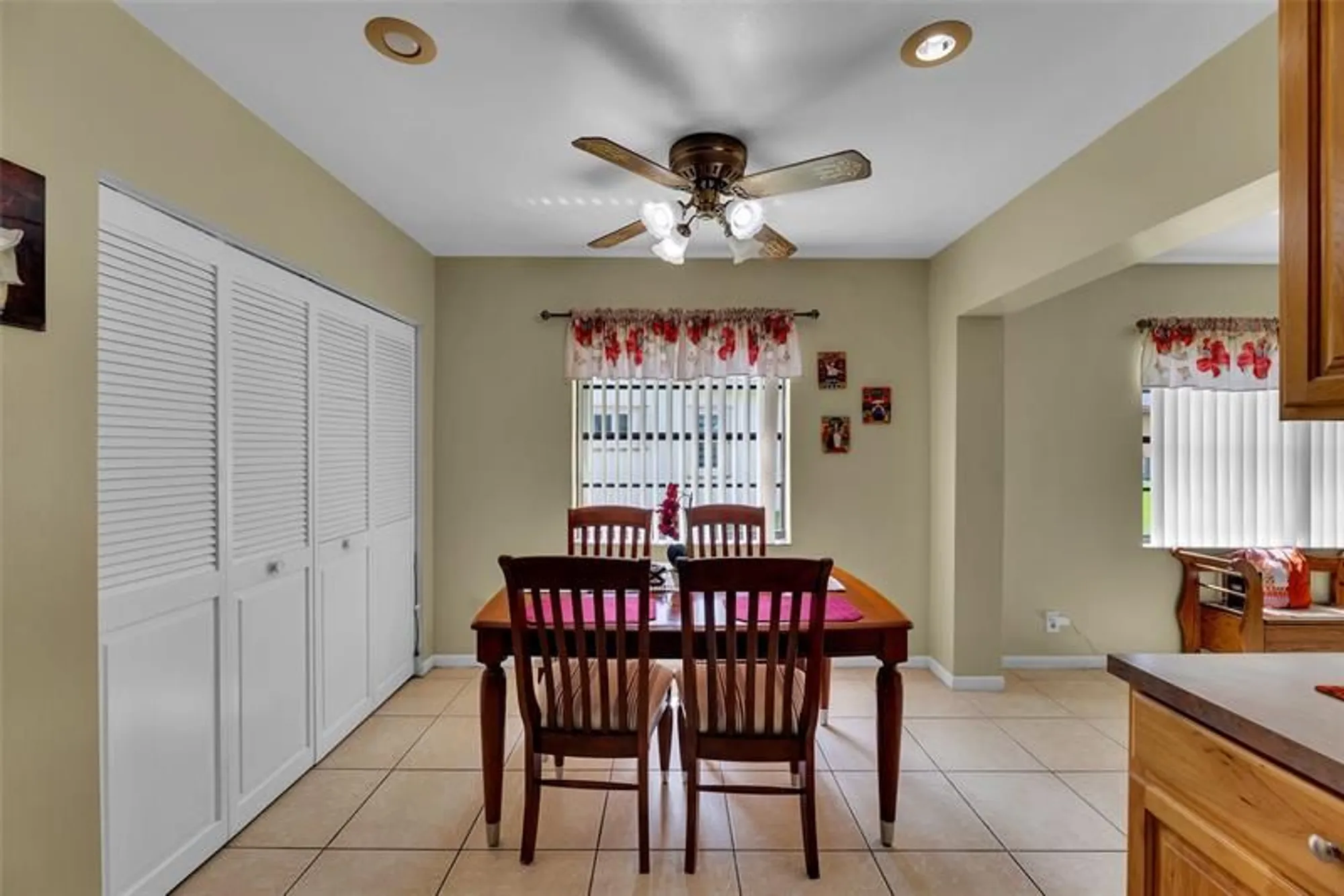 Property Slideshow image 30 of 50 | 9802 nw 75th ct, Tamarac, FL, 33321