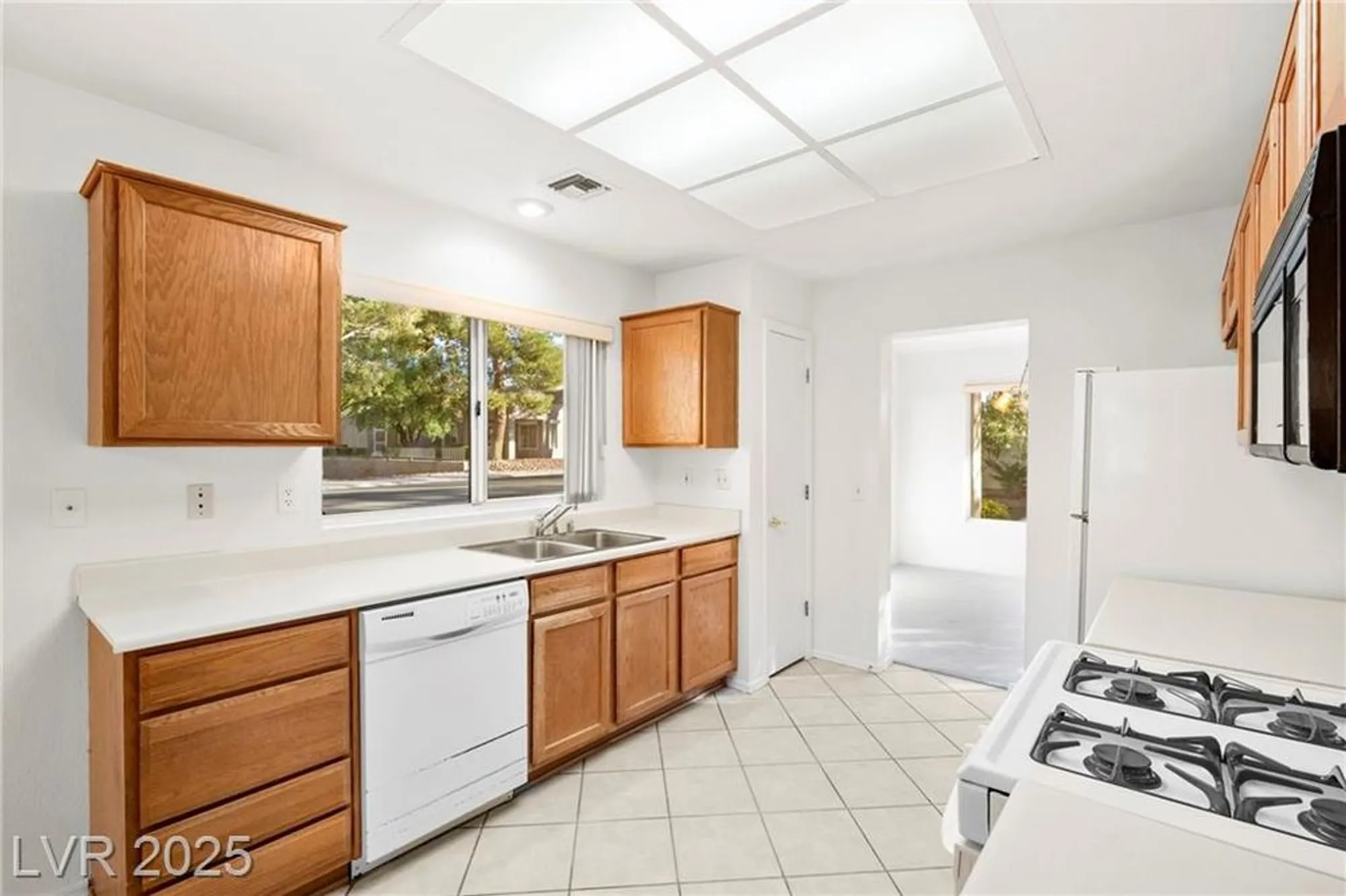 Property Slideshow image 12 of 44 | 8701 millsboro dr, Las Vegas, NV, 89134