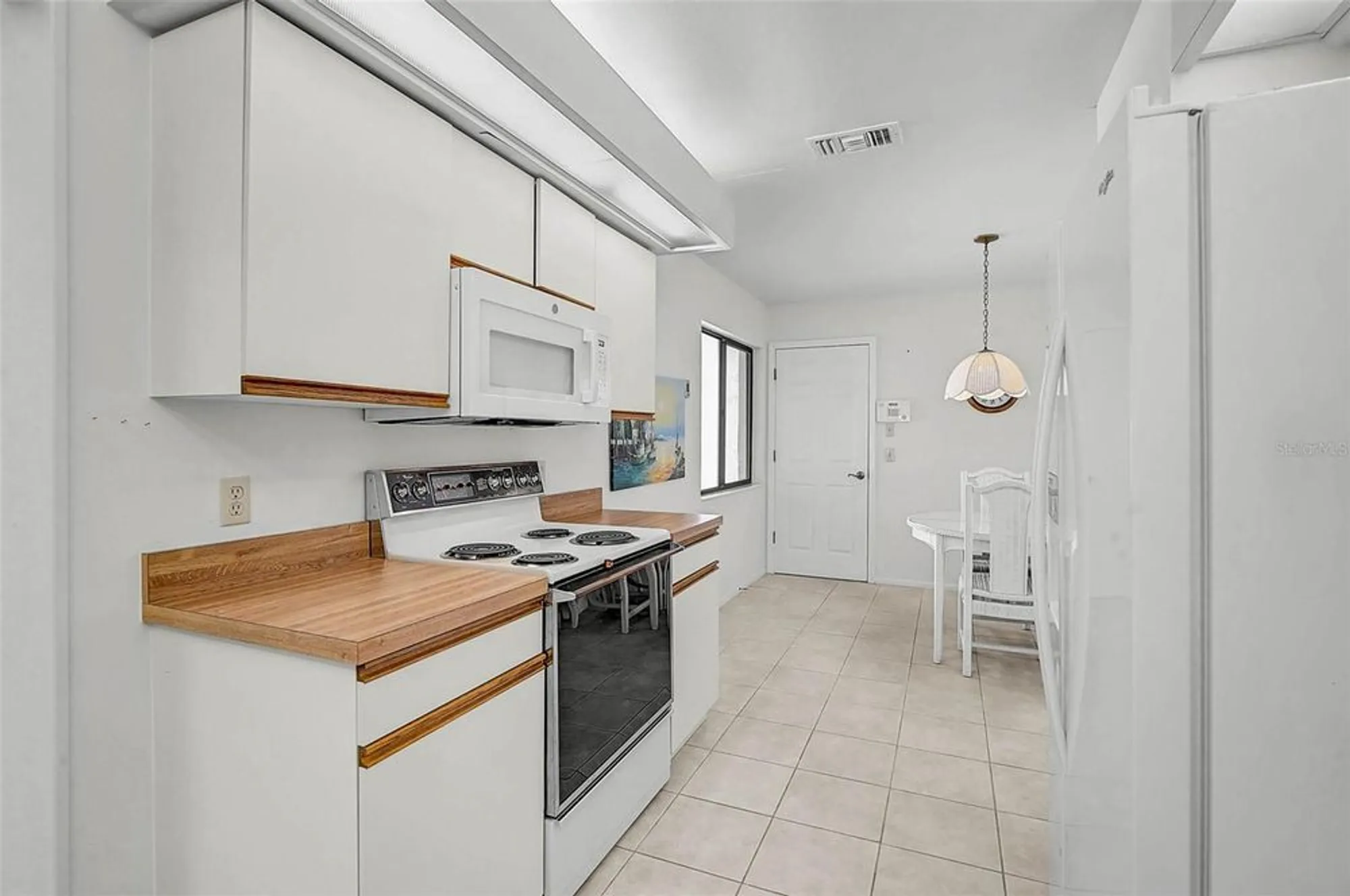 Property Slideshow image 5 of 31 | 5633 avista dr, Sarasota, FL, 34243