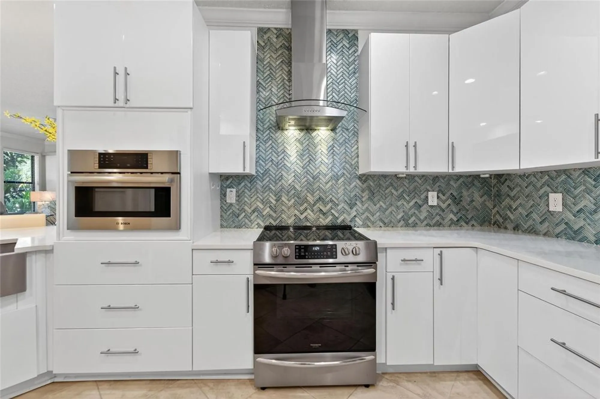 Property Slideshow image 21 of 72 | 420 cedar falls dr, Apollo Beach, FL, 33572