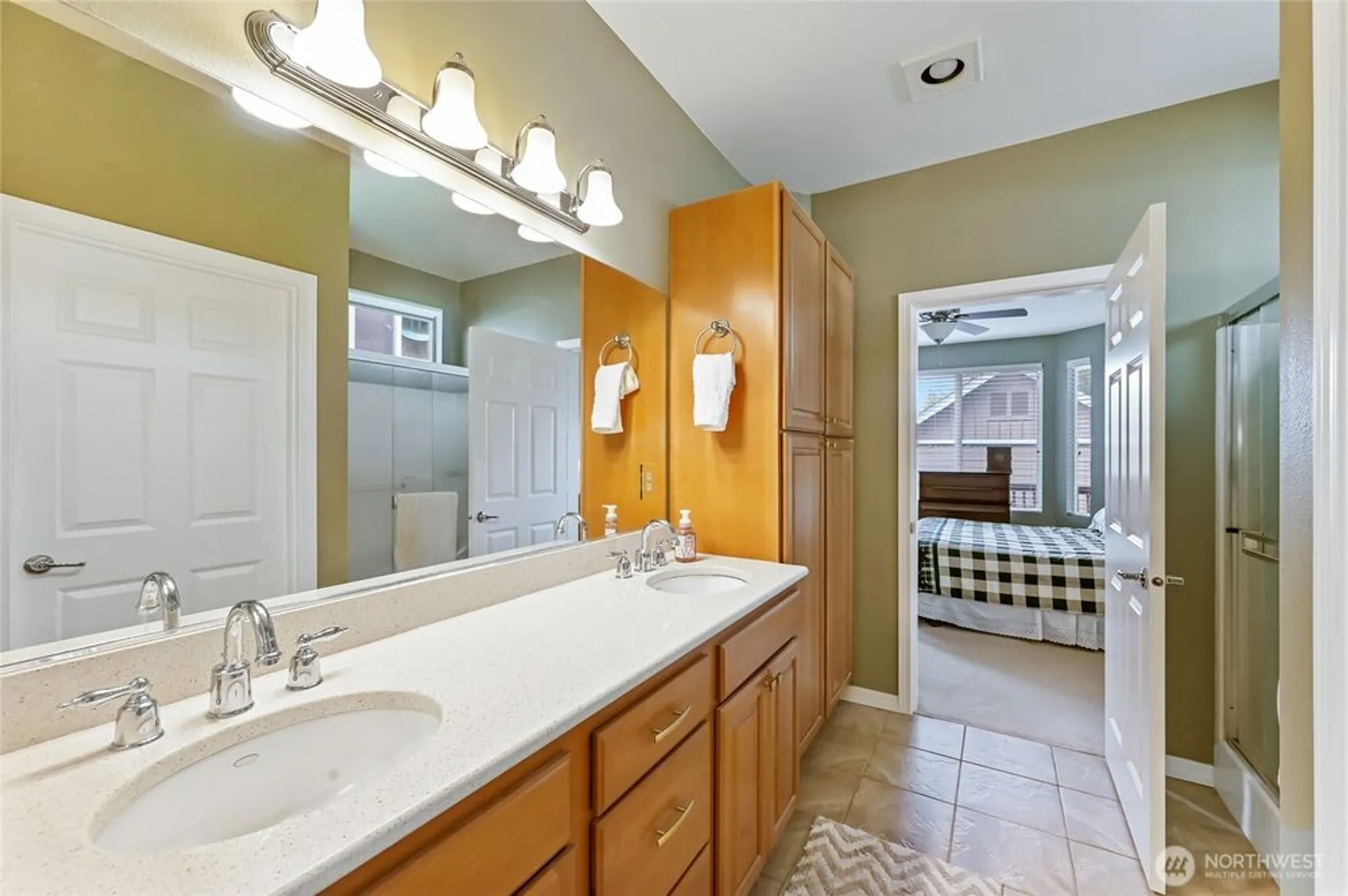 Property Slideshow image 23 of 32 | 13841 231st ln, Redmond, WA, 98053