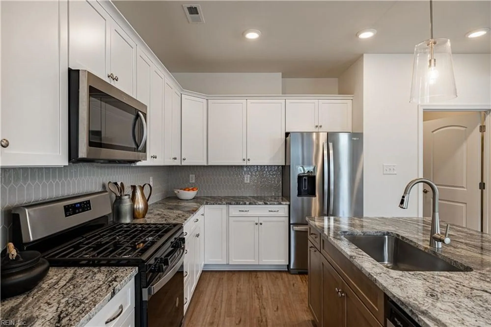 Property Slideshow image 13 of 33 | 202 oxford ave # 46-1, Smithfield, VA, 23430