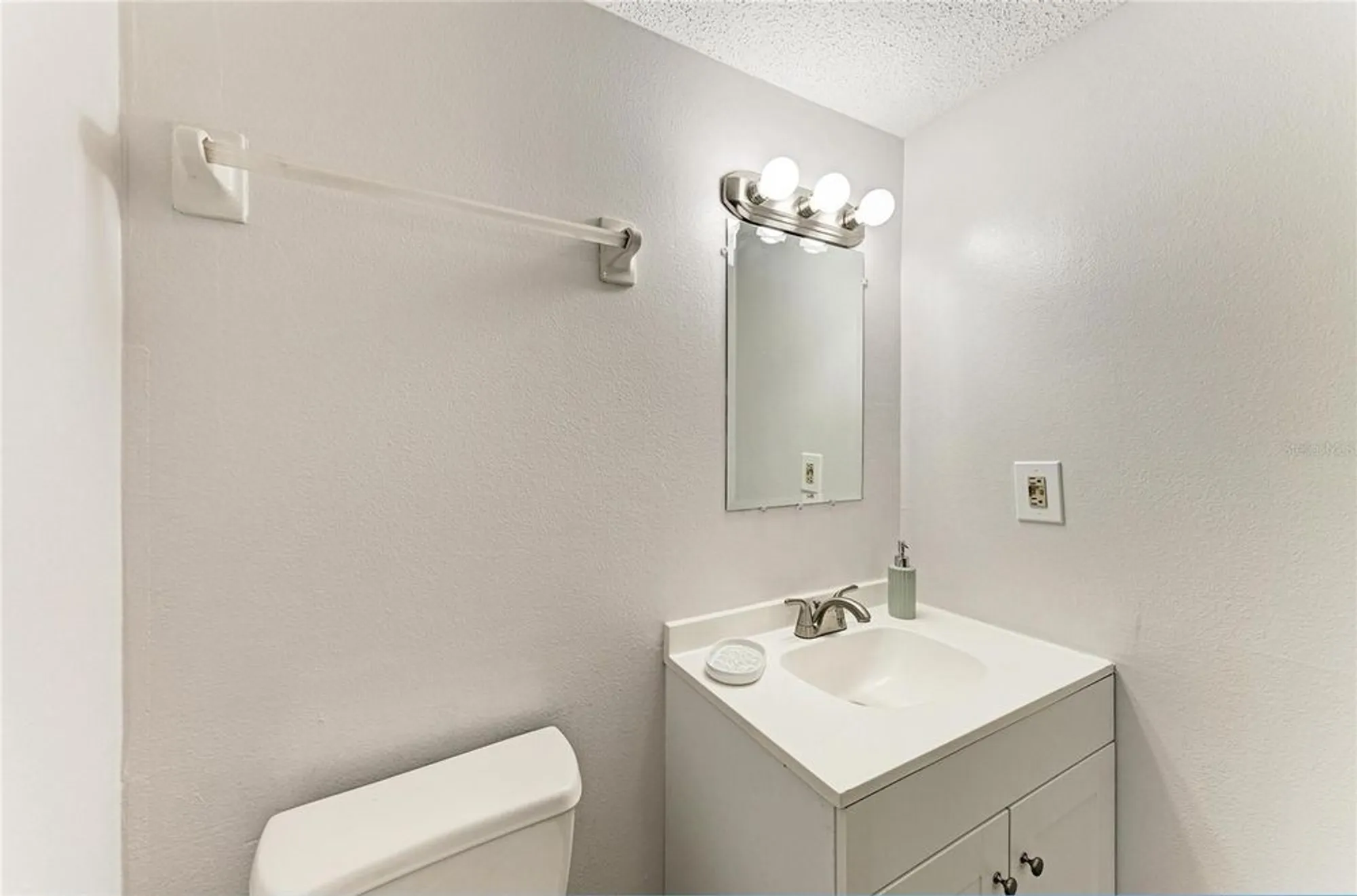 Property Slideshow image 16 of 37 | 3531 lake bayshore dr # j106, Bradenton, FL, 34205
