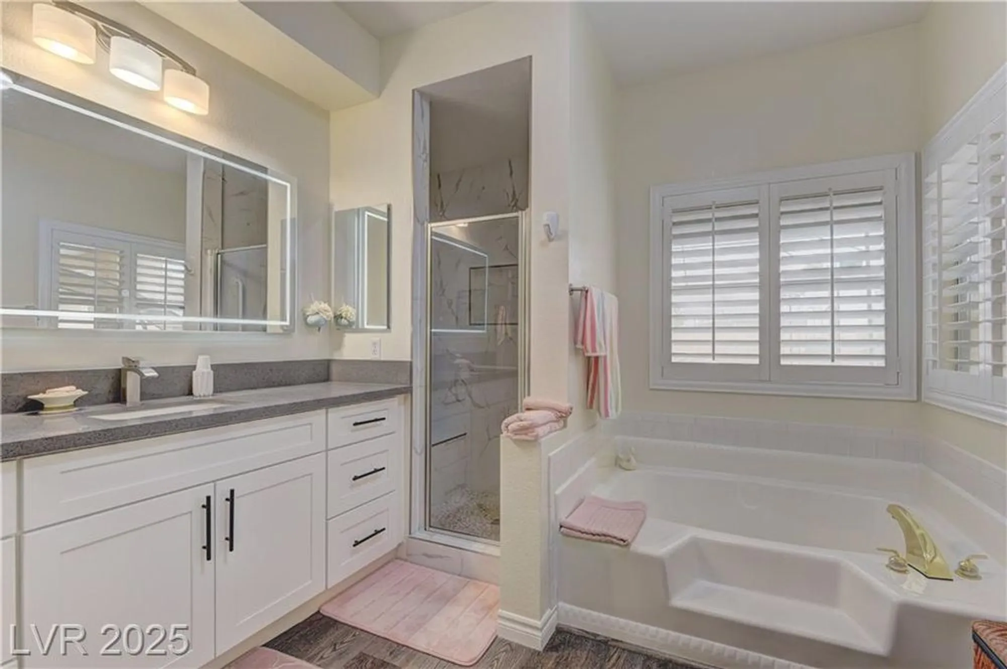 Property Slideshow image 16 of 25 | 468 fallwood ln, Las Vegas, NV, 89107