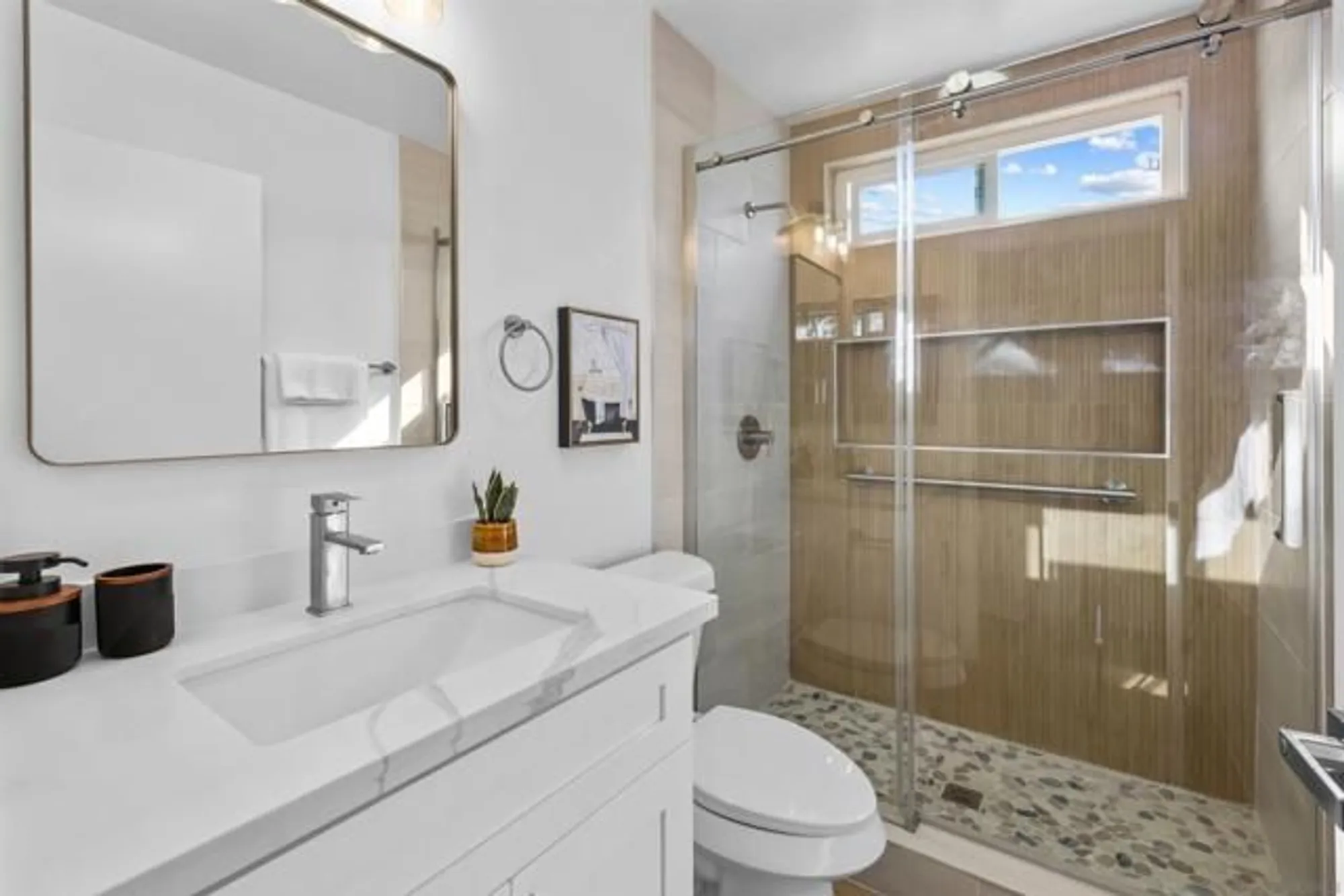 Property Slideshow image 5 of 18 | 3910 san lorenzo ct, Oceanside, CA, 92057